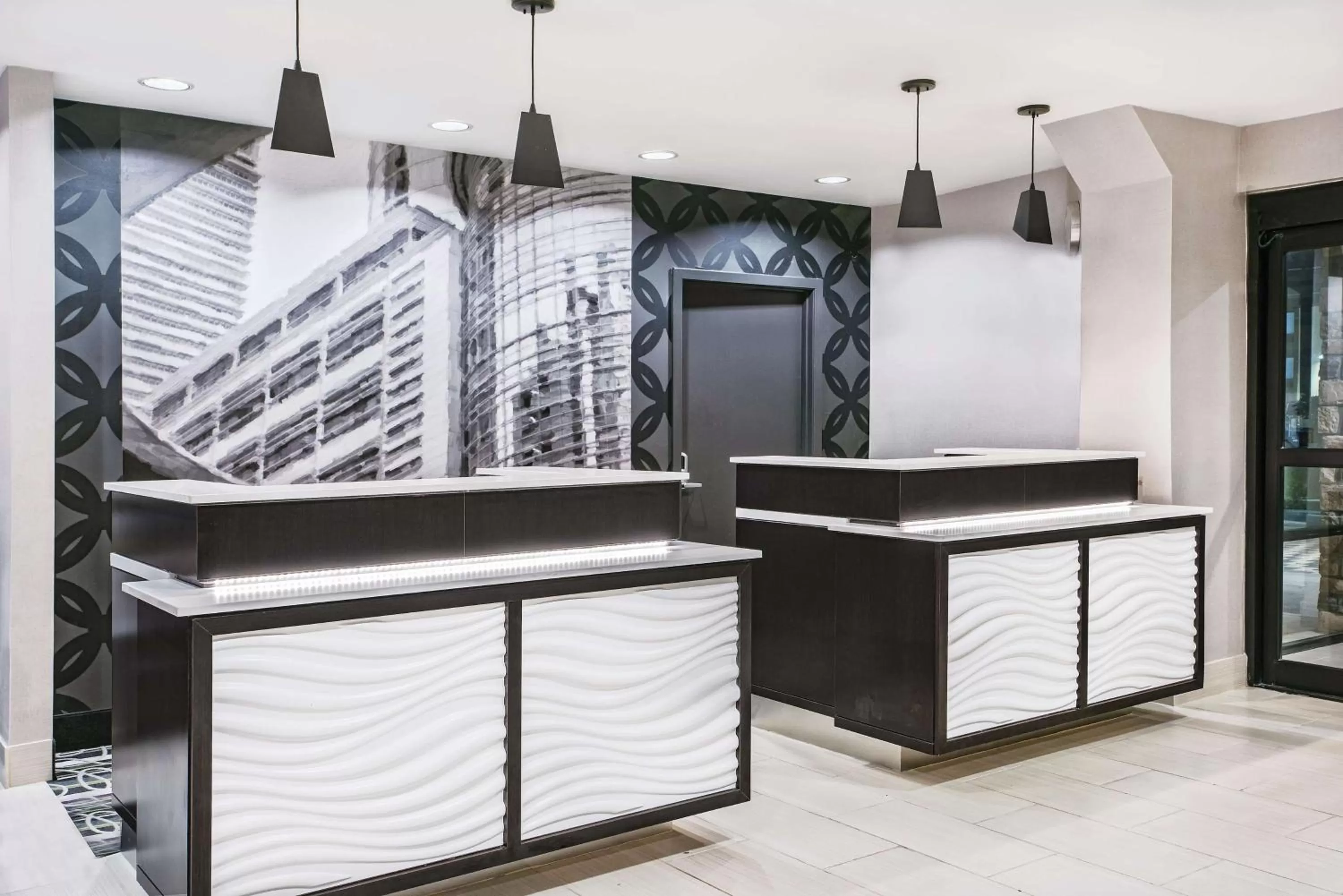 Lobby or reception in La Quinta by Wyndham Houston North-Spring