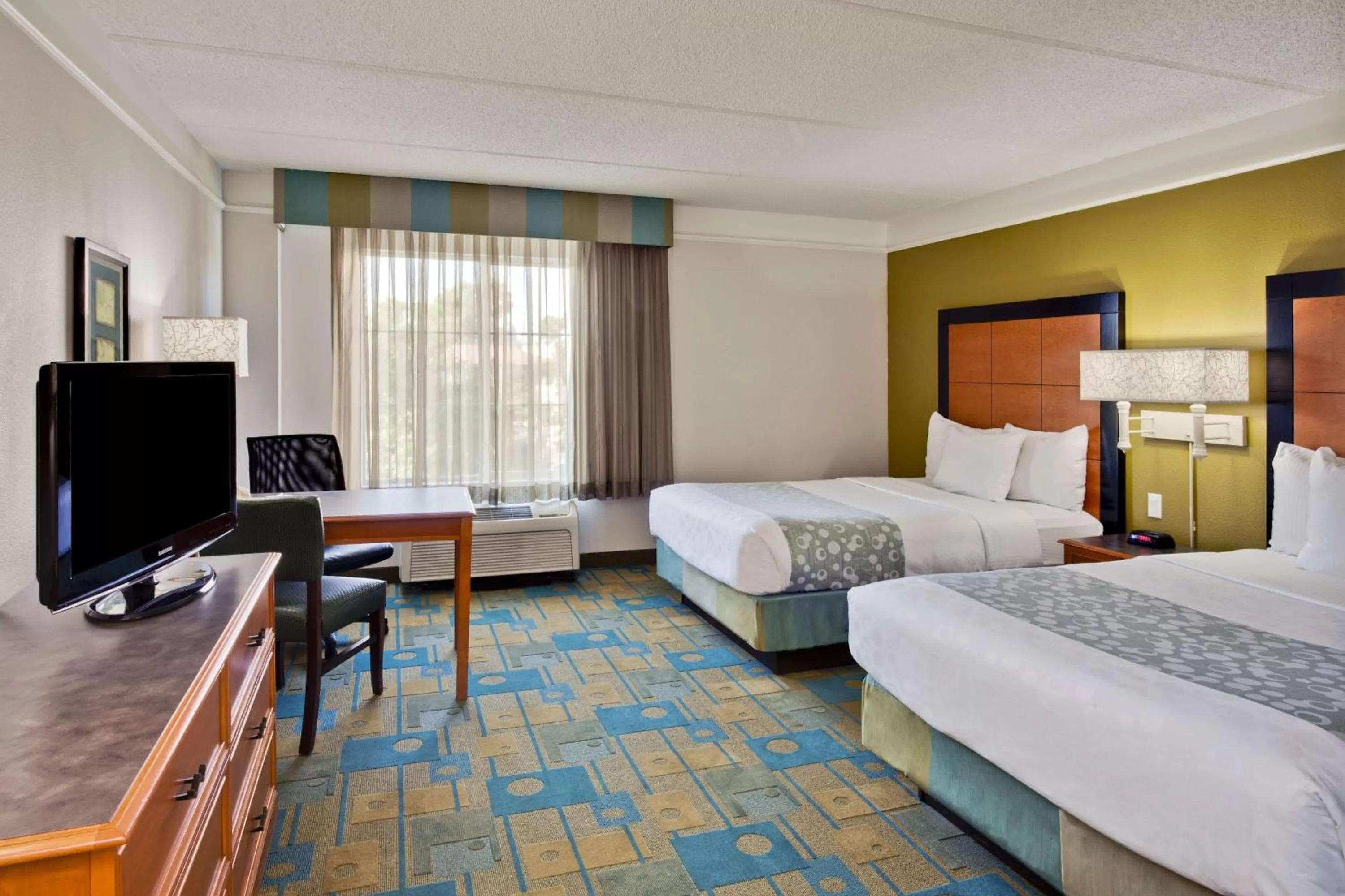 Photo of the whole room, Bed in La Quinta by Wyndham Ft. Lauderdale Airport
