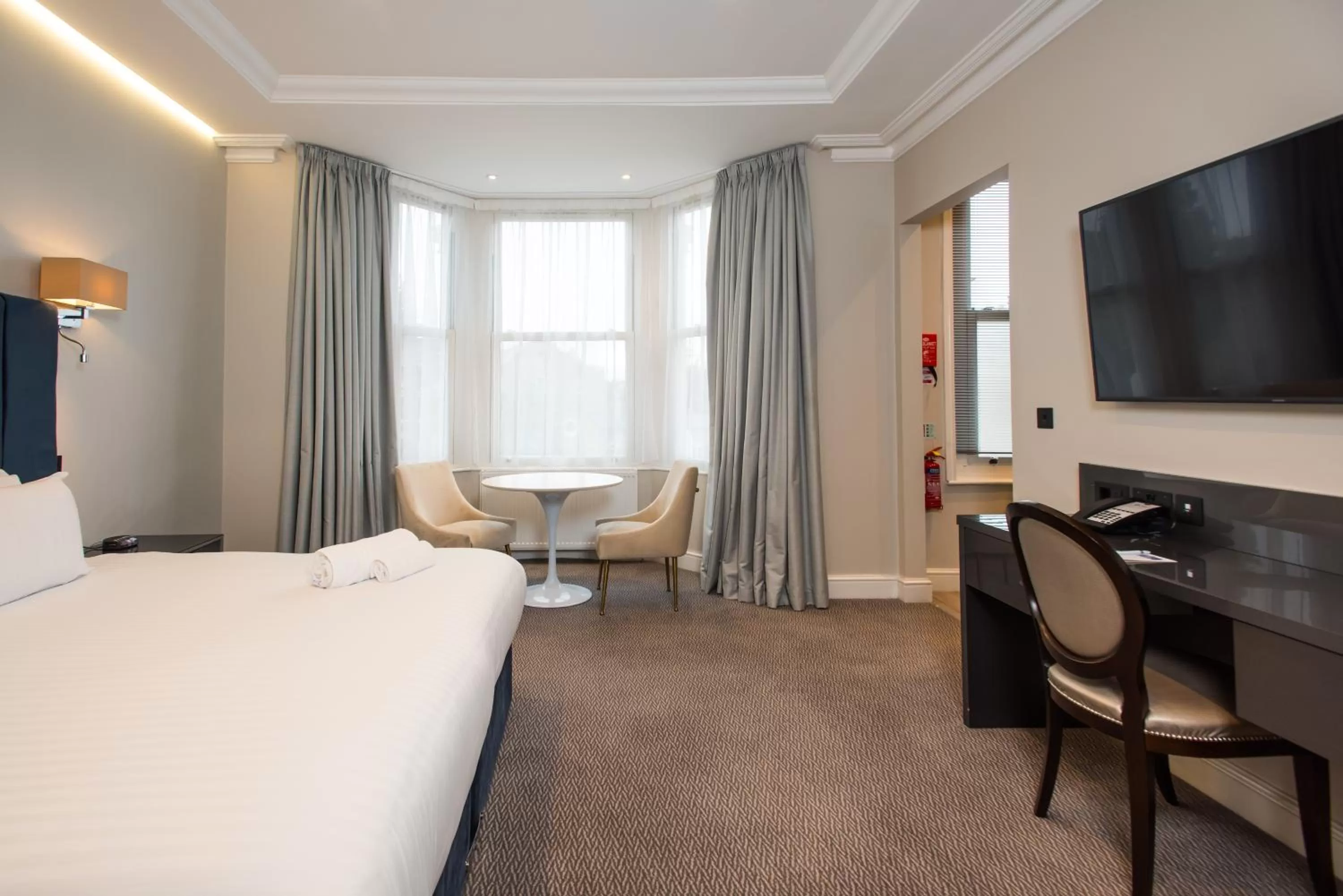 Photo of the whole room, Bed in Best Western Chiswick Palace & Suites London