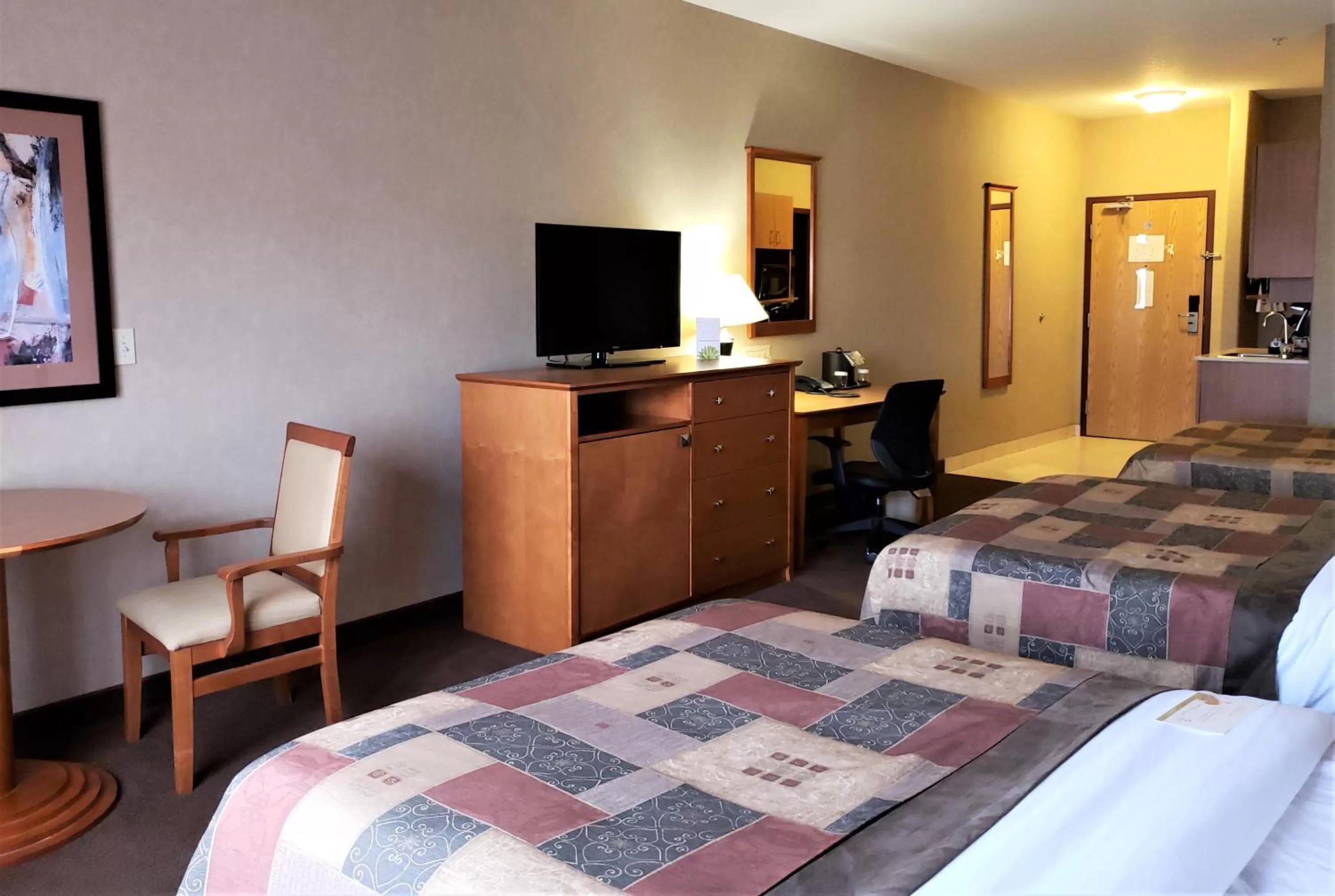 Seating area, Bed in Canalta Stettler