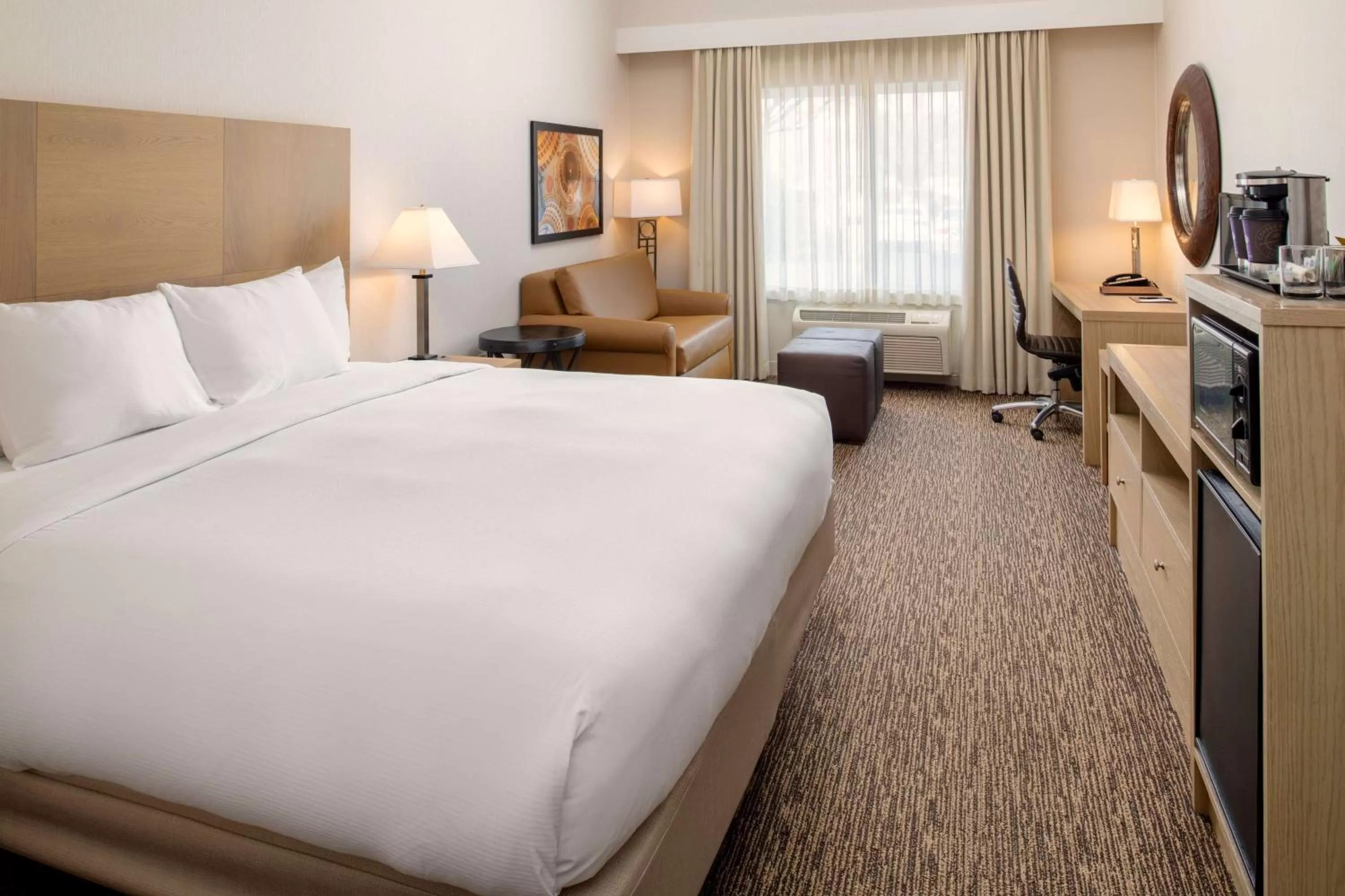 King Room with Roll In Shower - Disability Access/Non-Smoking in DoubleTree by Hilton Olympia