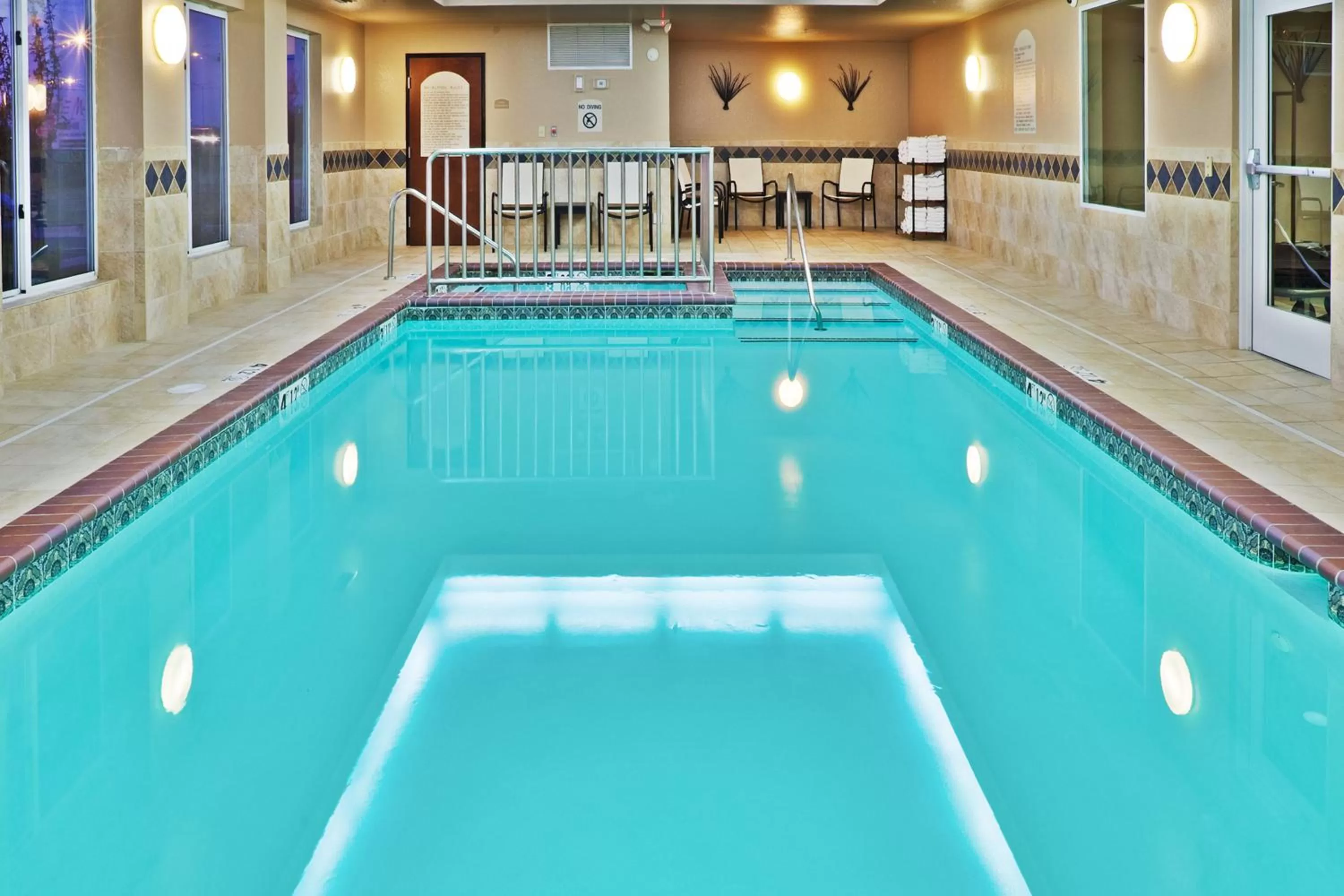 Swimming pool in Route 66 inn & Suites
