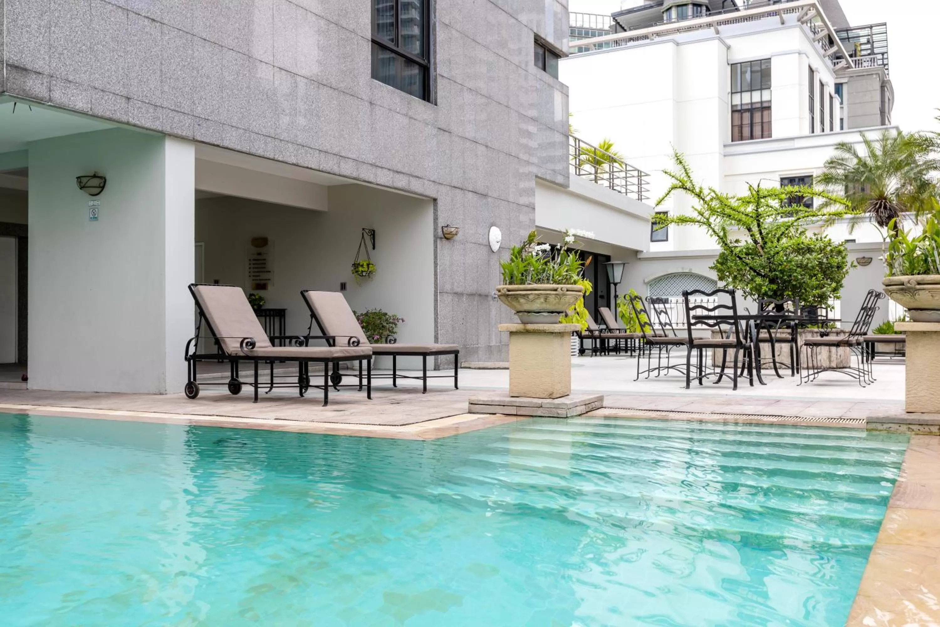 Swimming pool in Cape House Hotel, Bangkok