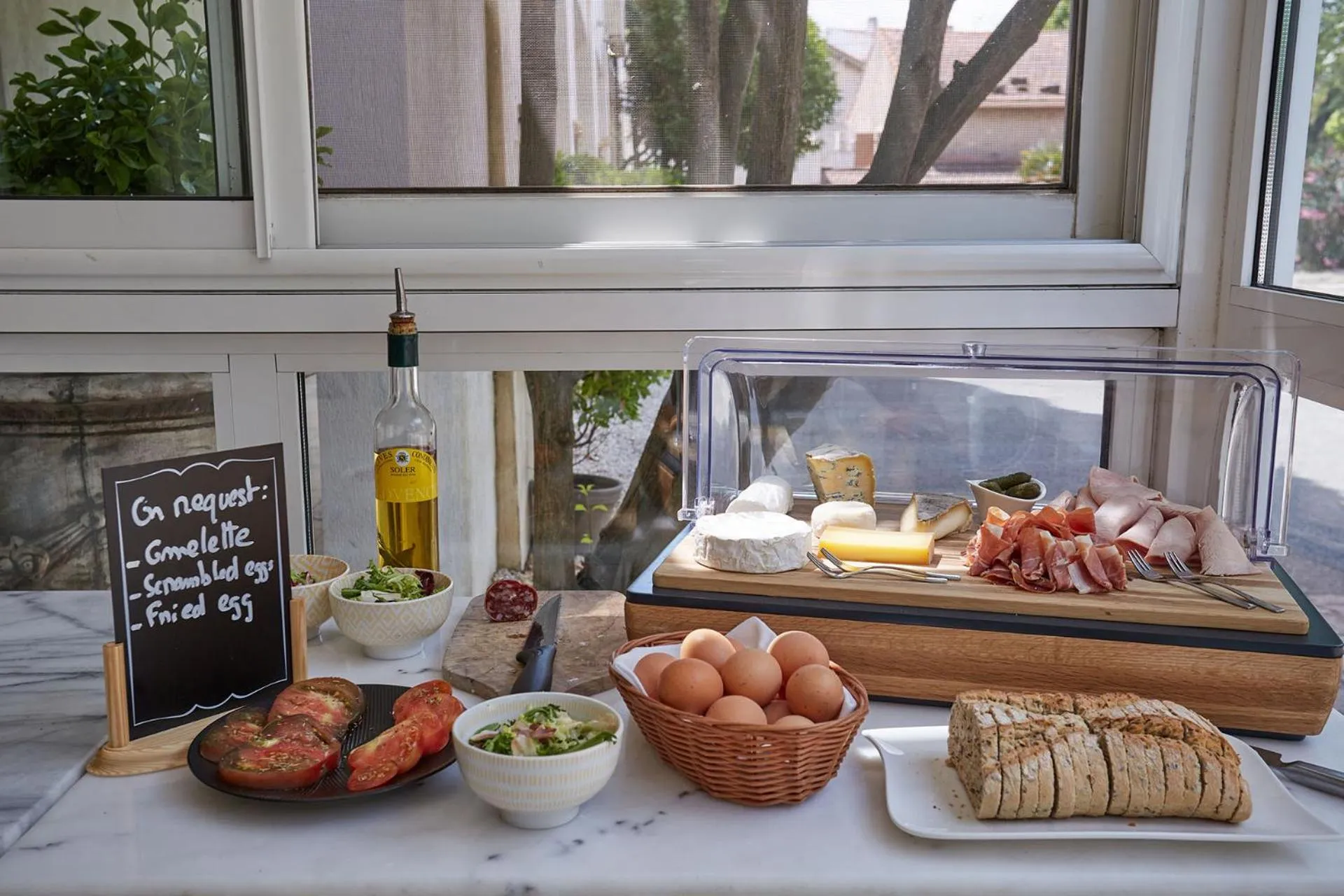 Food and drinks in Logis Hôtel Le Rodin