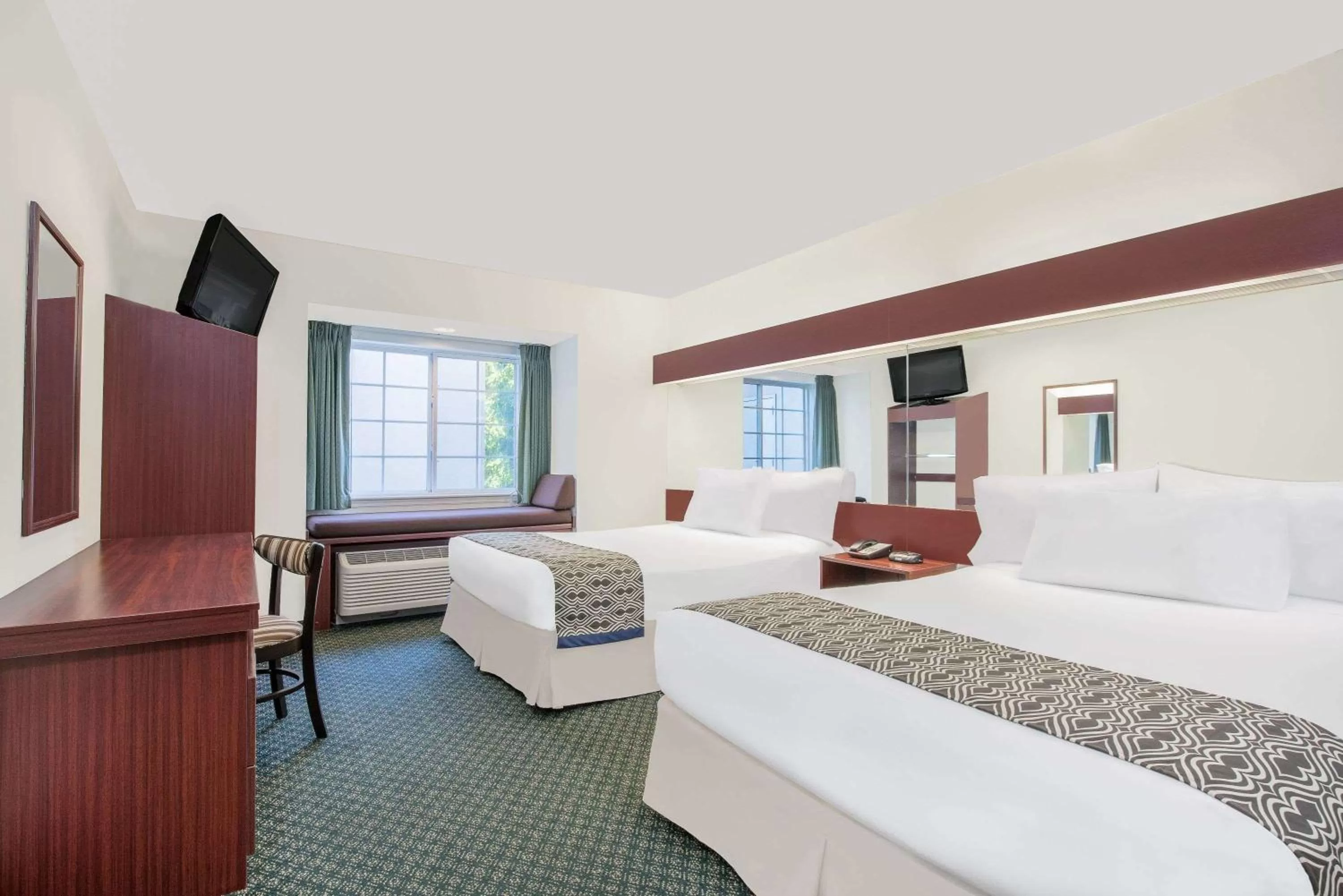 Photo of the whole room, Bed in Microtel Inn & Suites by Wyndham Hamburg