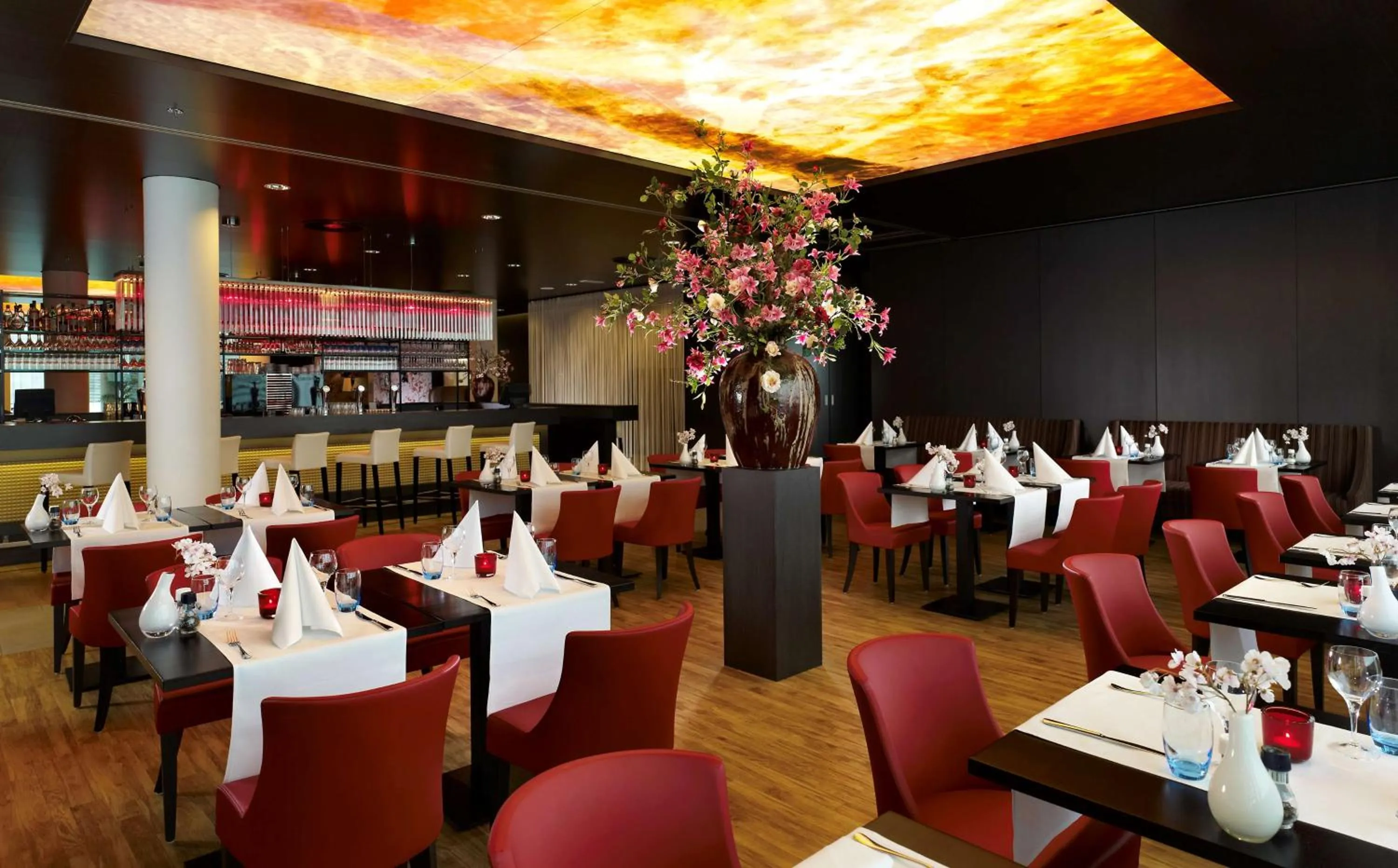 Restaurant/places to eat in Park Plaza Amsterdam Airport