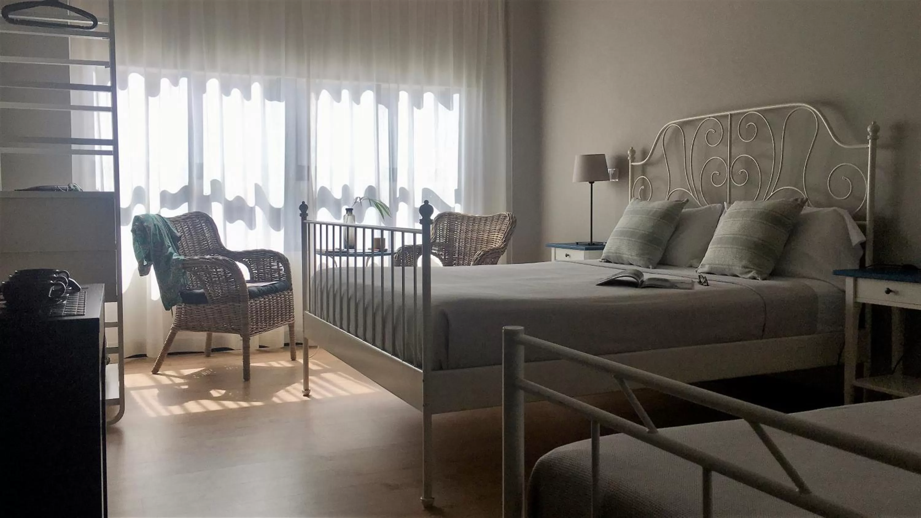 Property building, Bed in MD Modern Hotel - Jardines