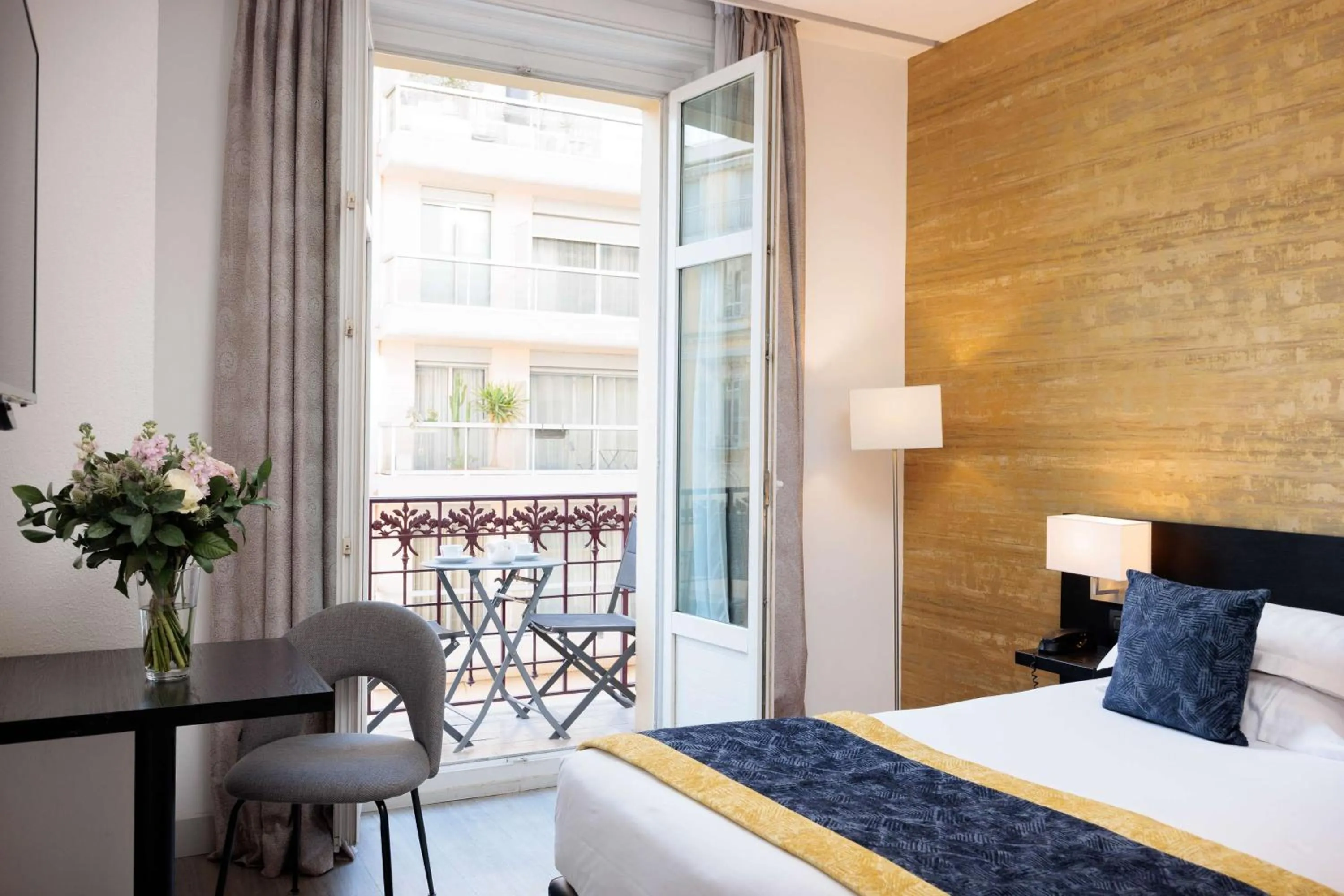 Bedroom, Bed in Best Western Plus Hôtel Massena Nice