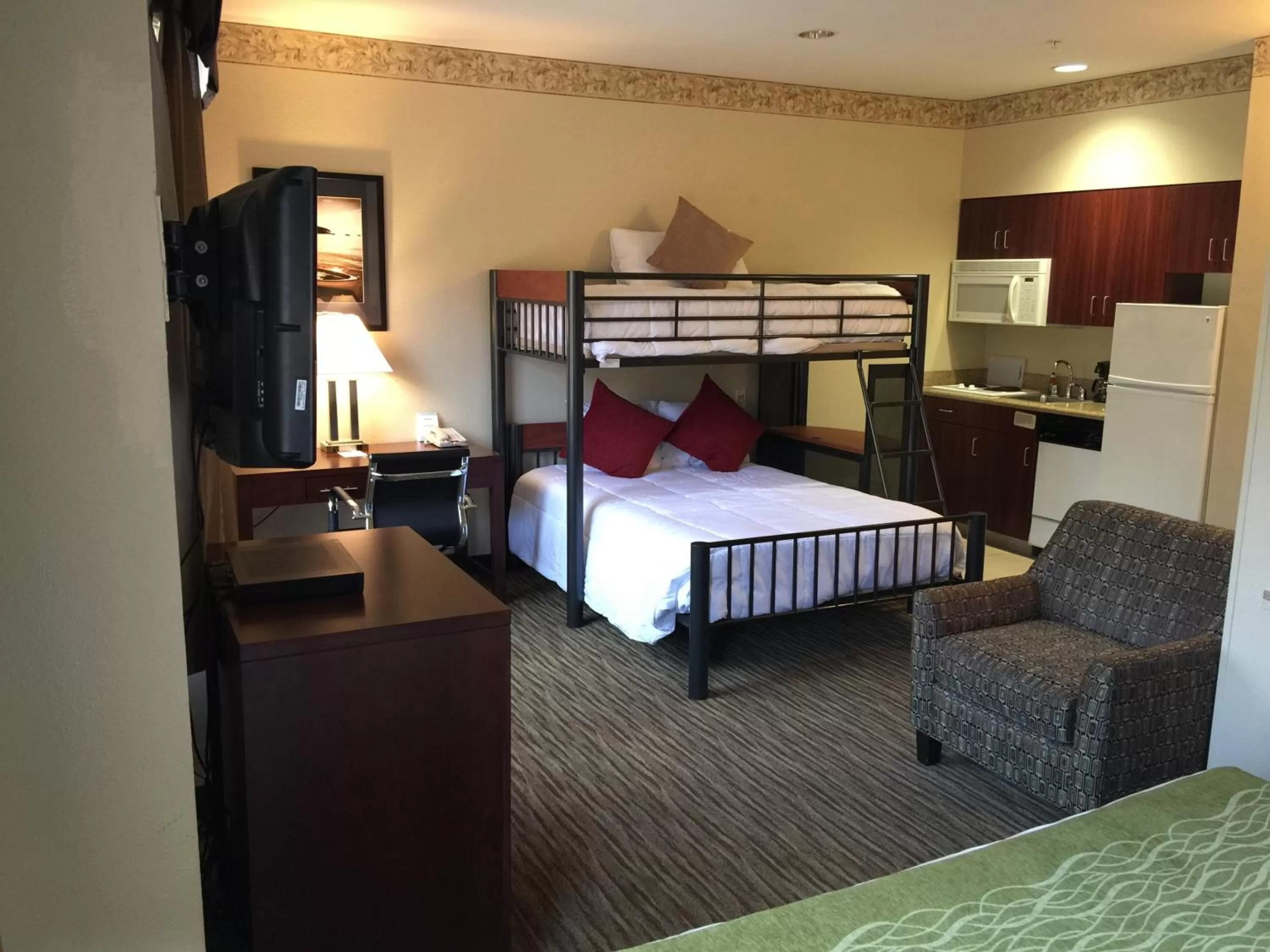 Bed in Hawthorn Suites by Wyndham Rancho Cordova/Folsom