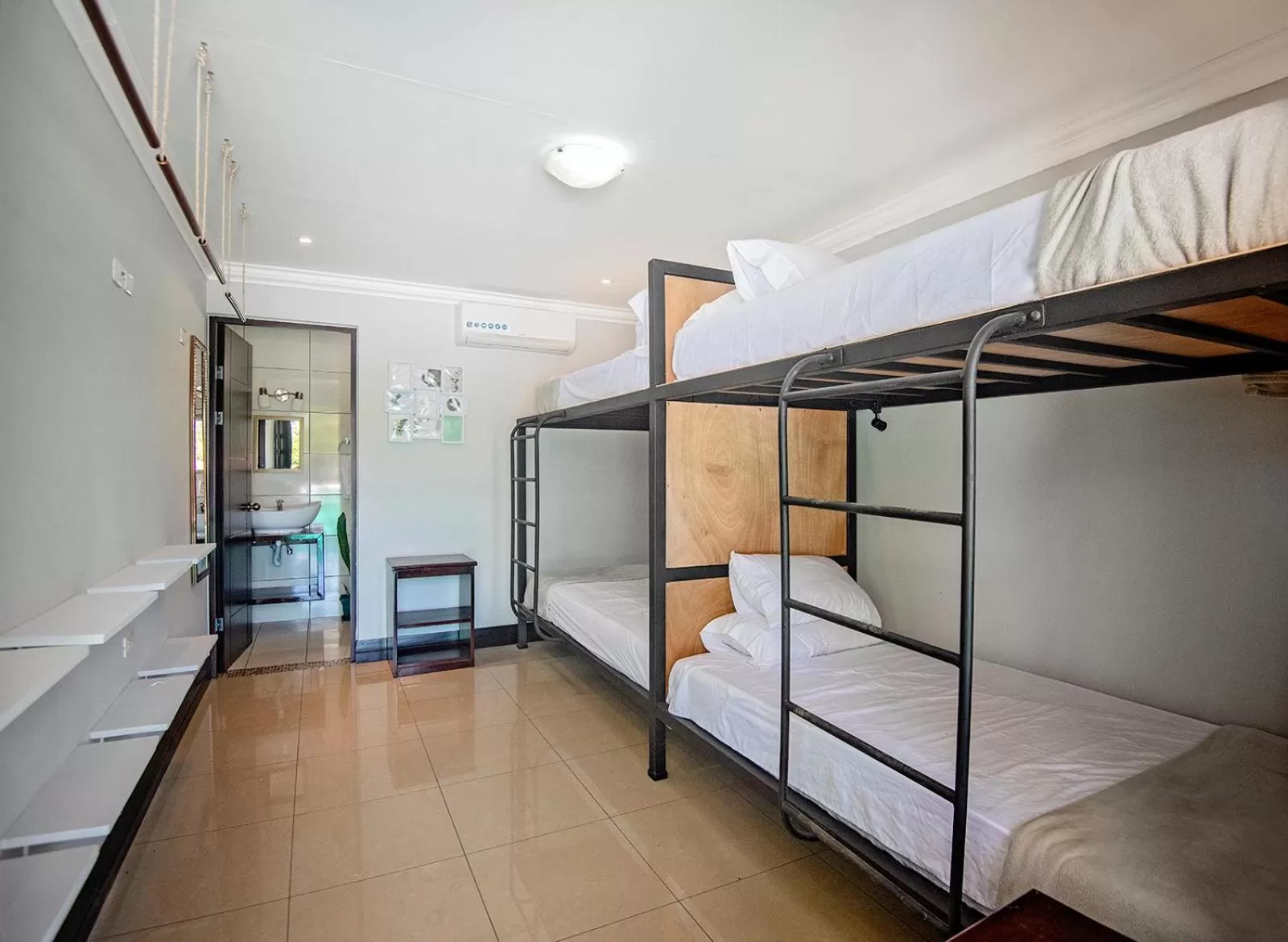 Shower, Bunk Bed in Encanto Del Mar Hotel