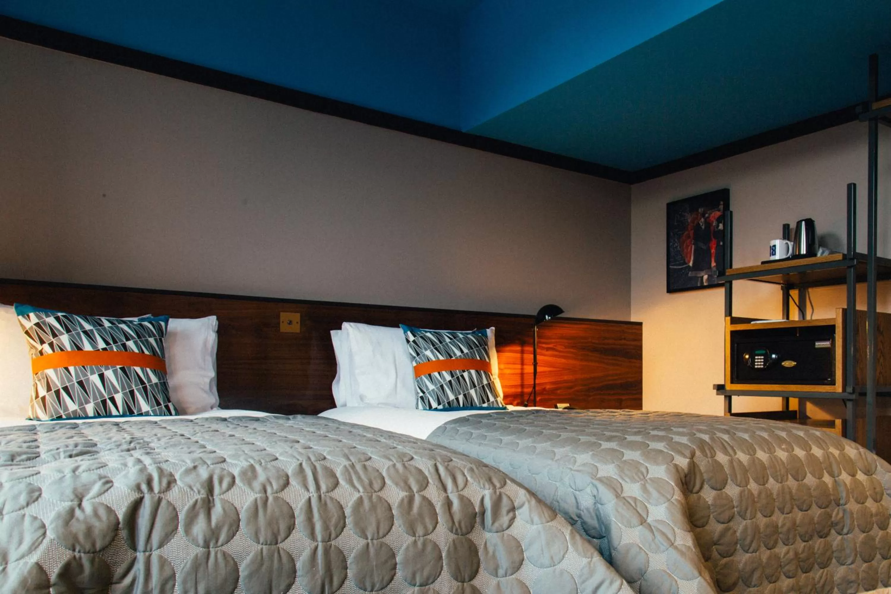 Inner courtyard view, Bed in Bullitt Hotel