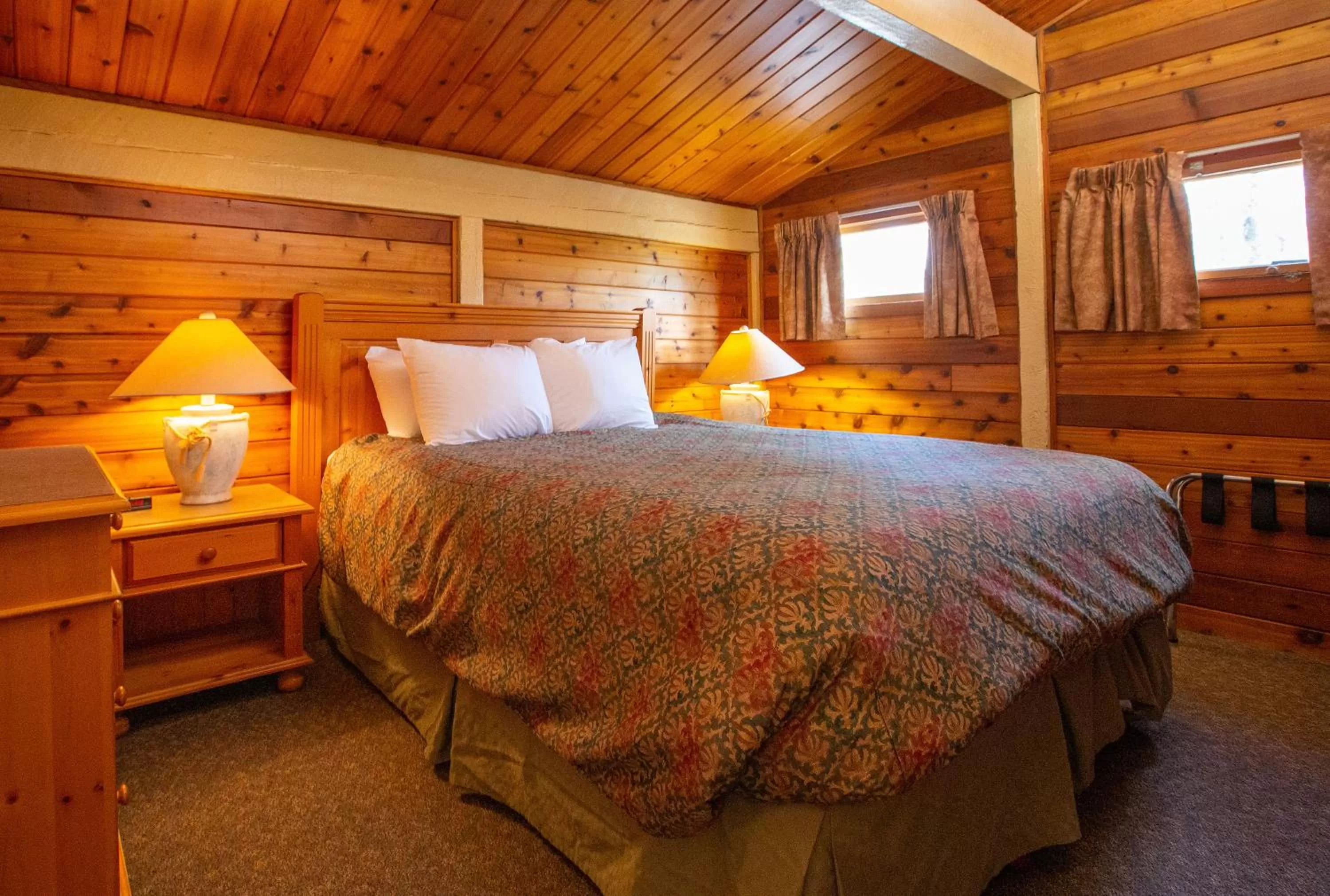 Bed in Fairmont Hot Springs Resort