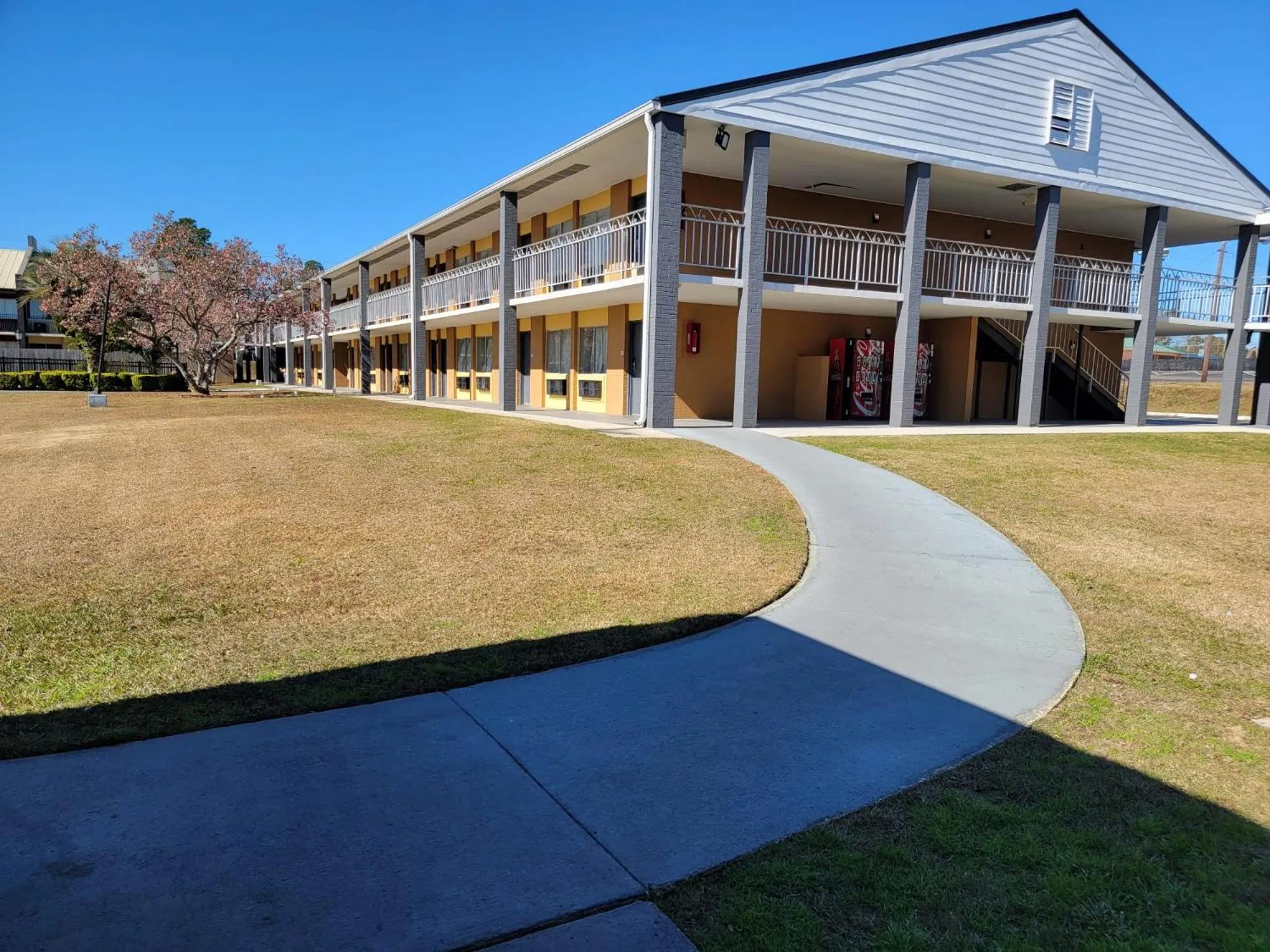 Property building in Days Inn by Wyndham Dothan