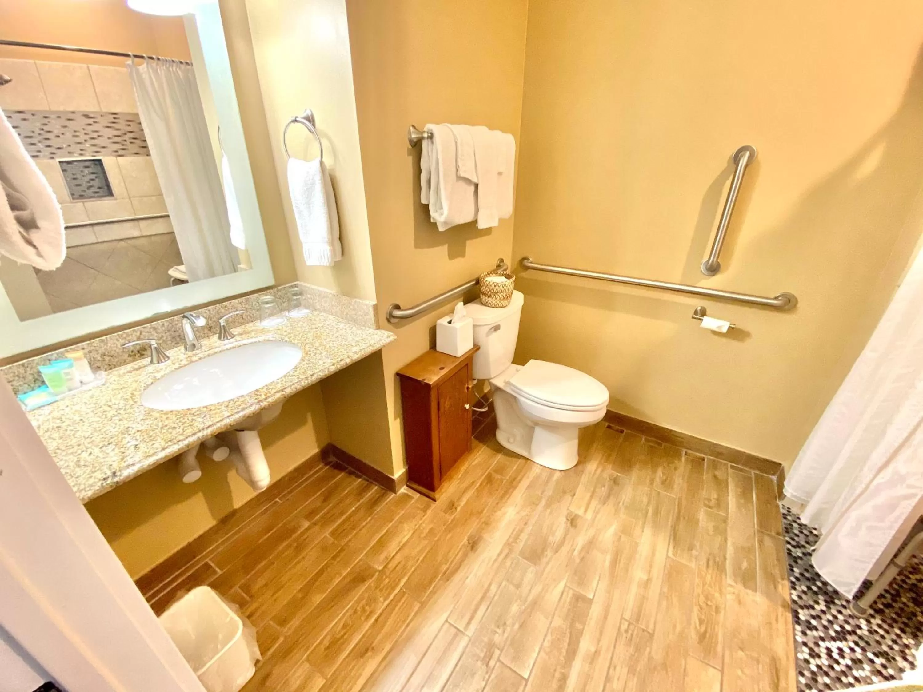 Bathroom in Harbor House Inn