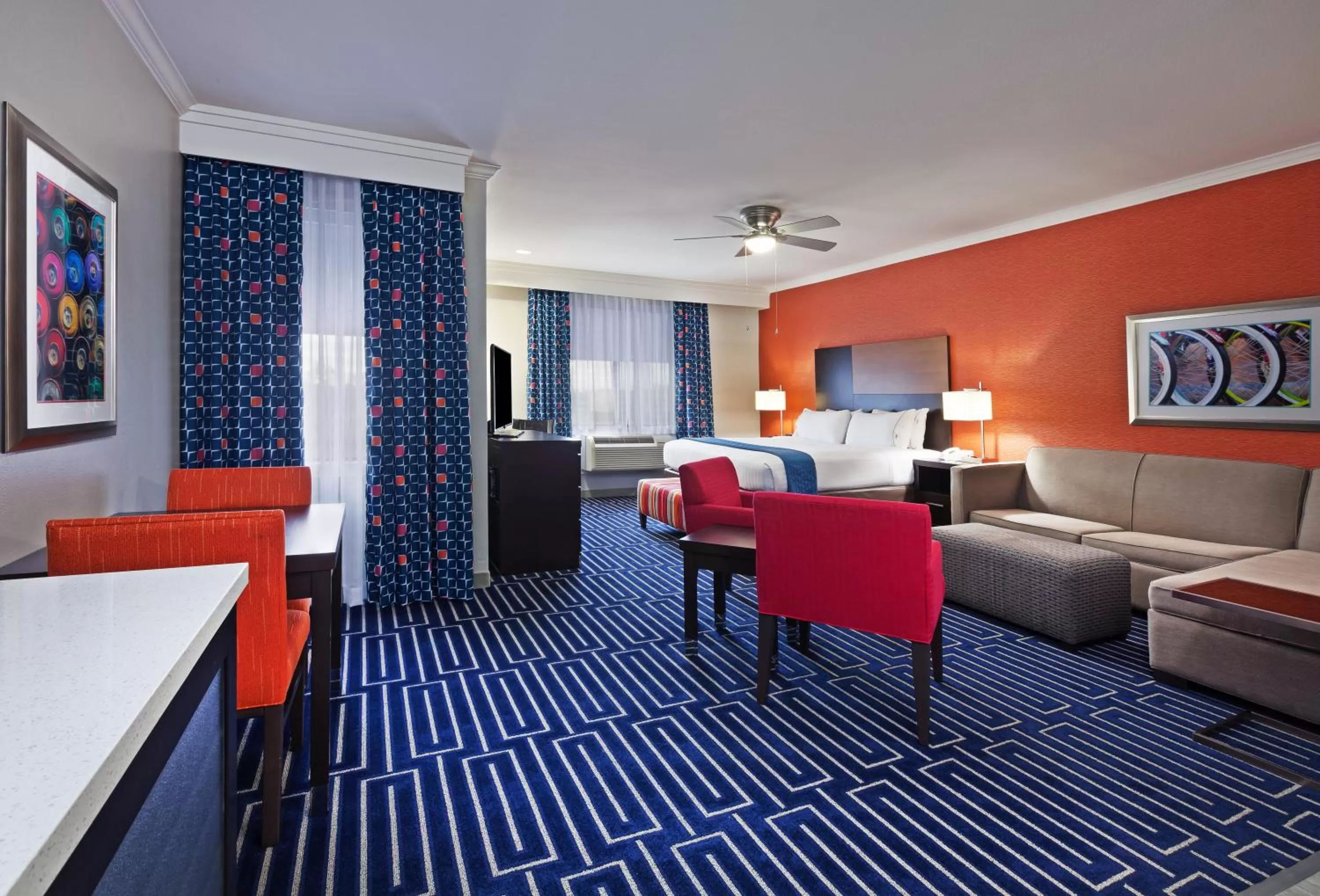 Photo of the whole room, Bed in Holiday Inn Express & Suites Houston East by IHG