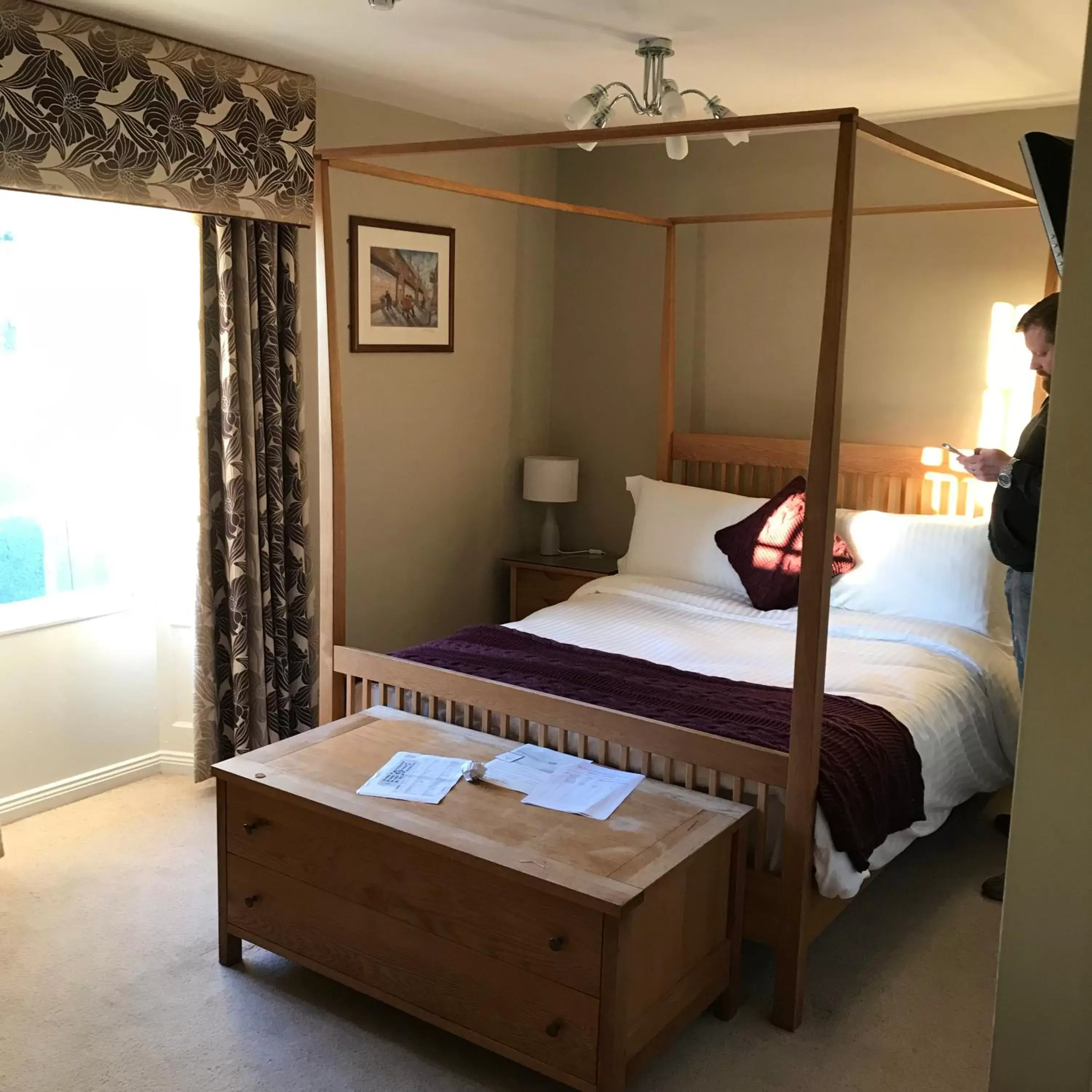 Twin Room with Shower in The Wheatsheaf Hotel Twin Room with Shower in The Wheatsheaf Hotel