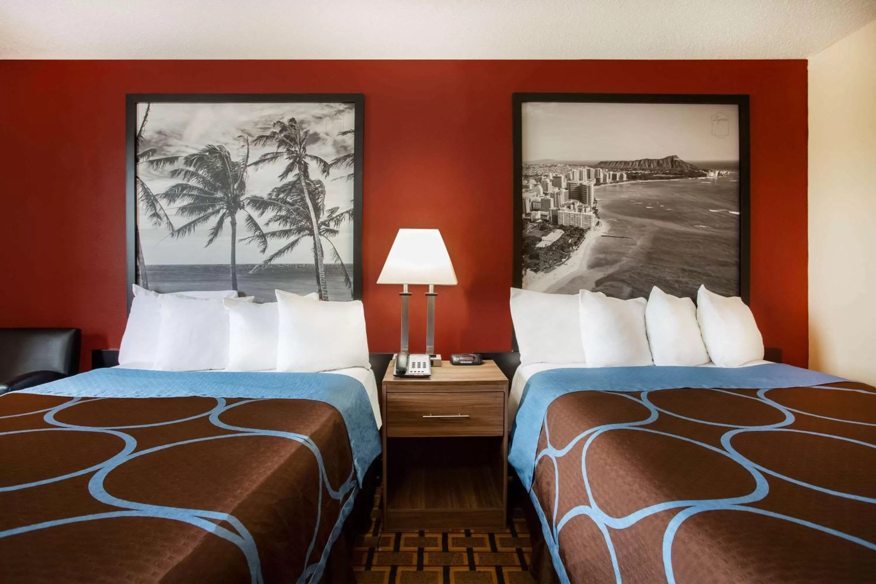 Photo of the whole room, Bed in Super 8 by Wyndham Chester/Richmond Area