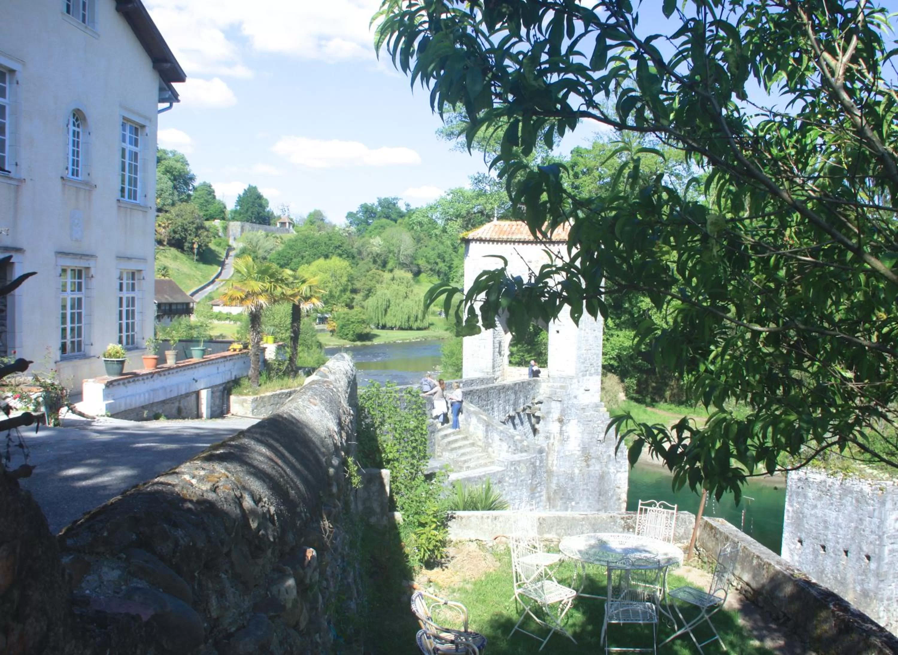 Property building in Chambres du Pont de la Légende