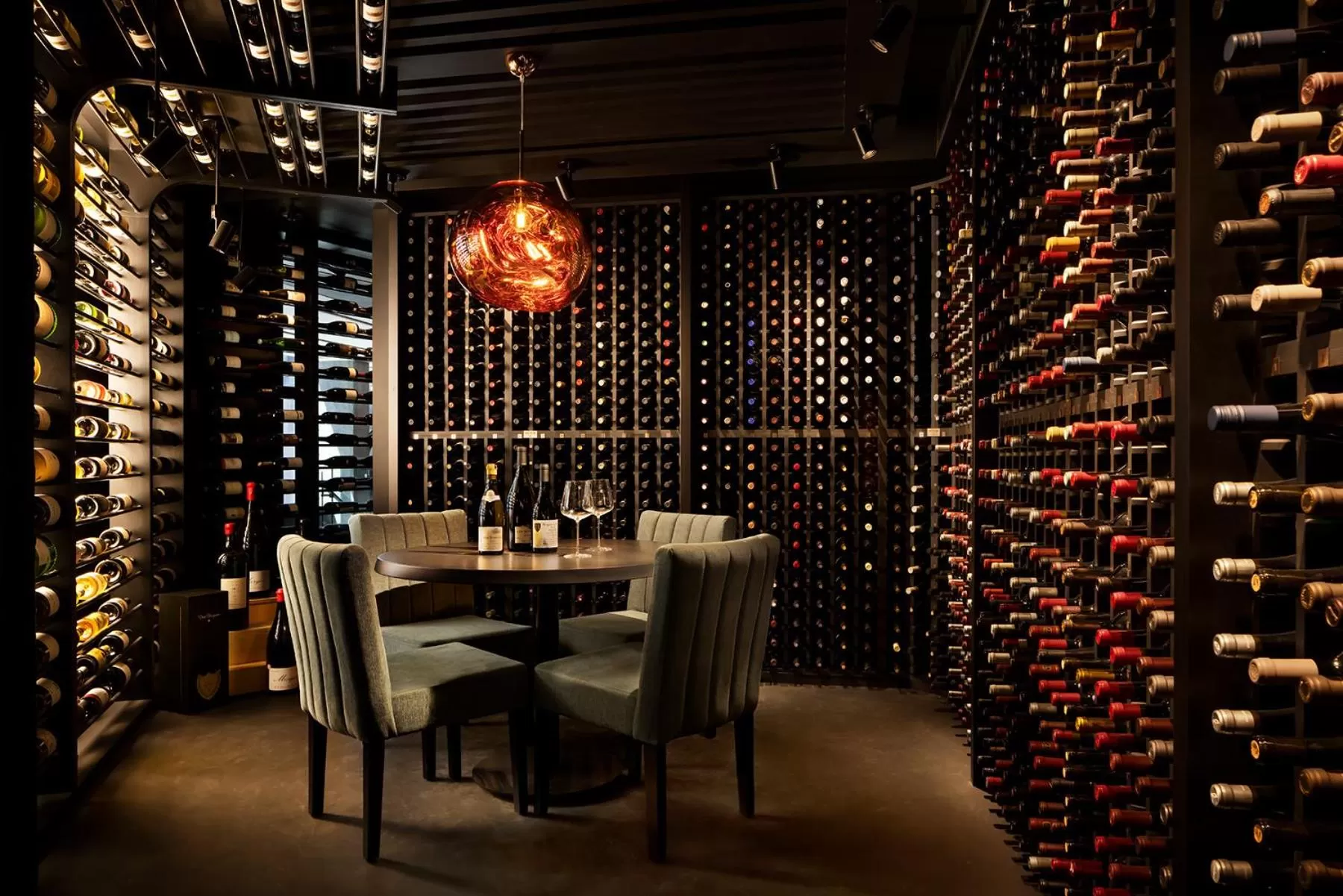 Restaurant/places to eat in Humaniti Hotel Montreal, Autograph Collection