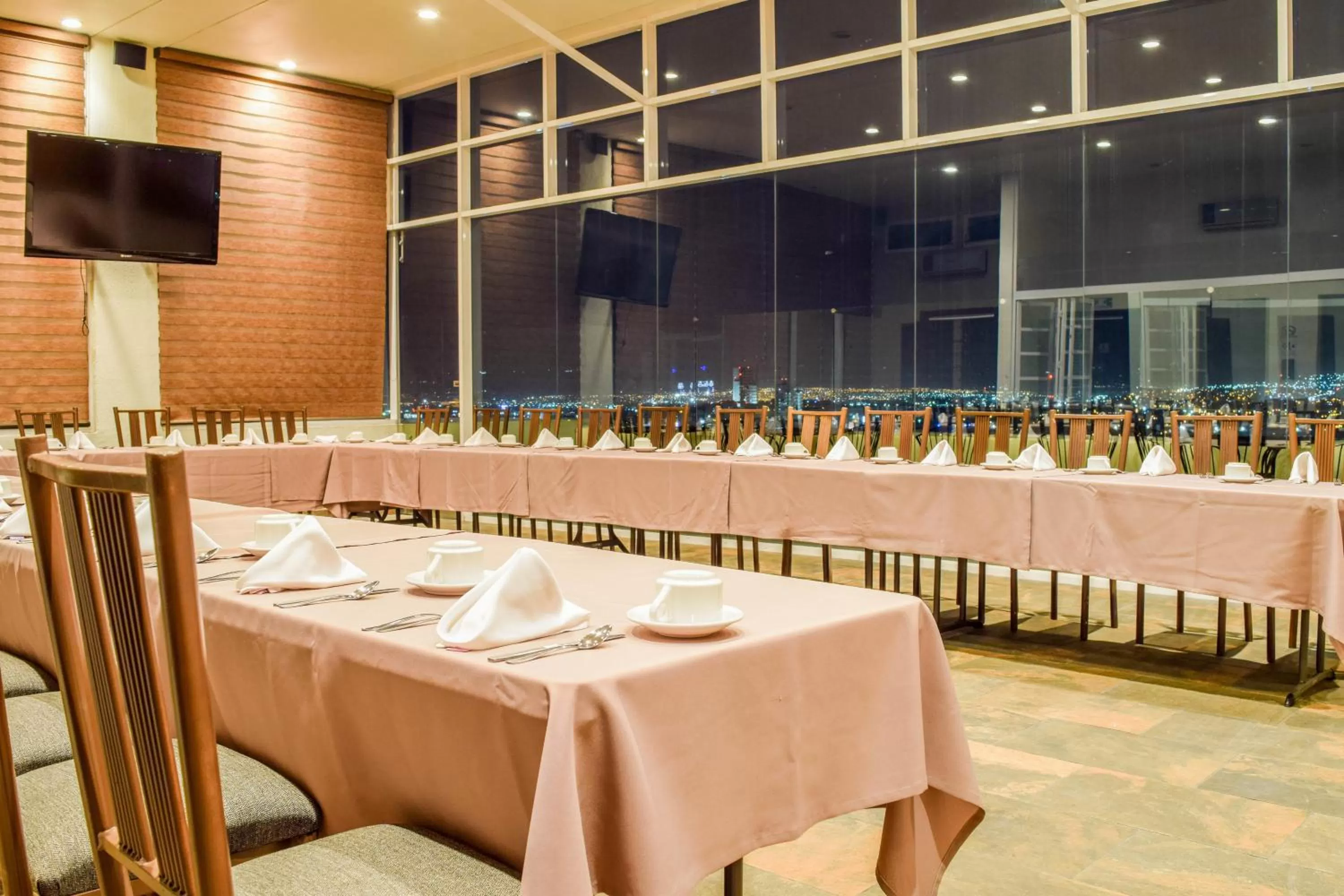 Meeting/conference room in Crown Victoria Hotel