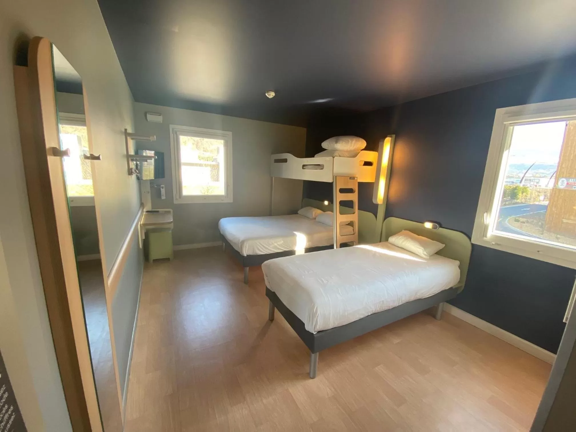 Photo of the whole room, Bed in Ibis Budget Sallanches