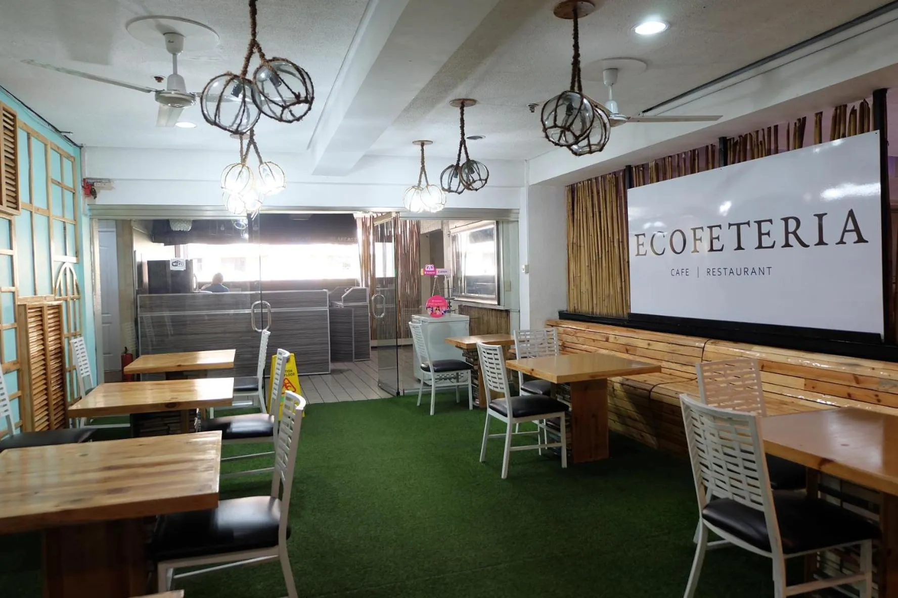Restaurant/places to eat in Spaces Hotel Makati