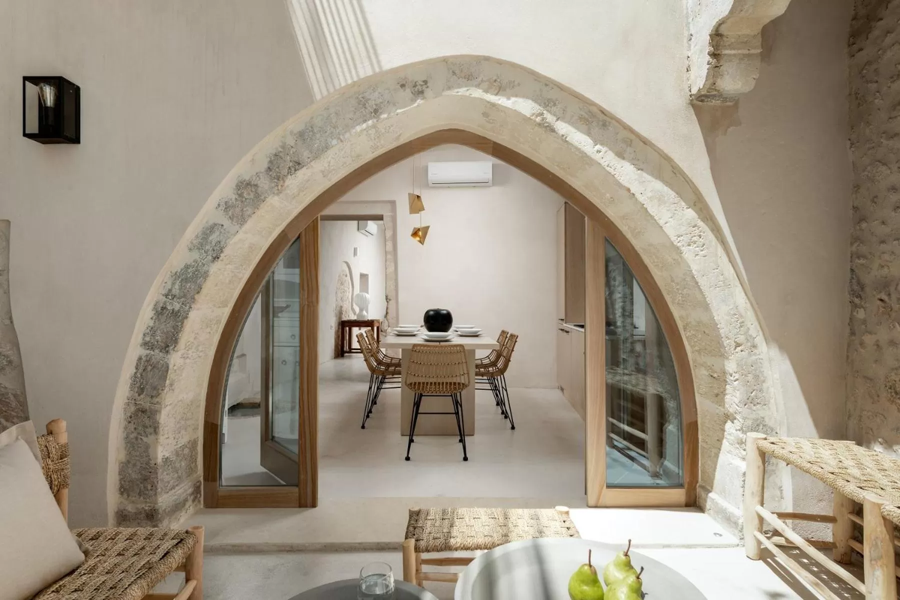 Dining area in Sutor Chic Manor hotel