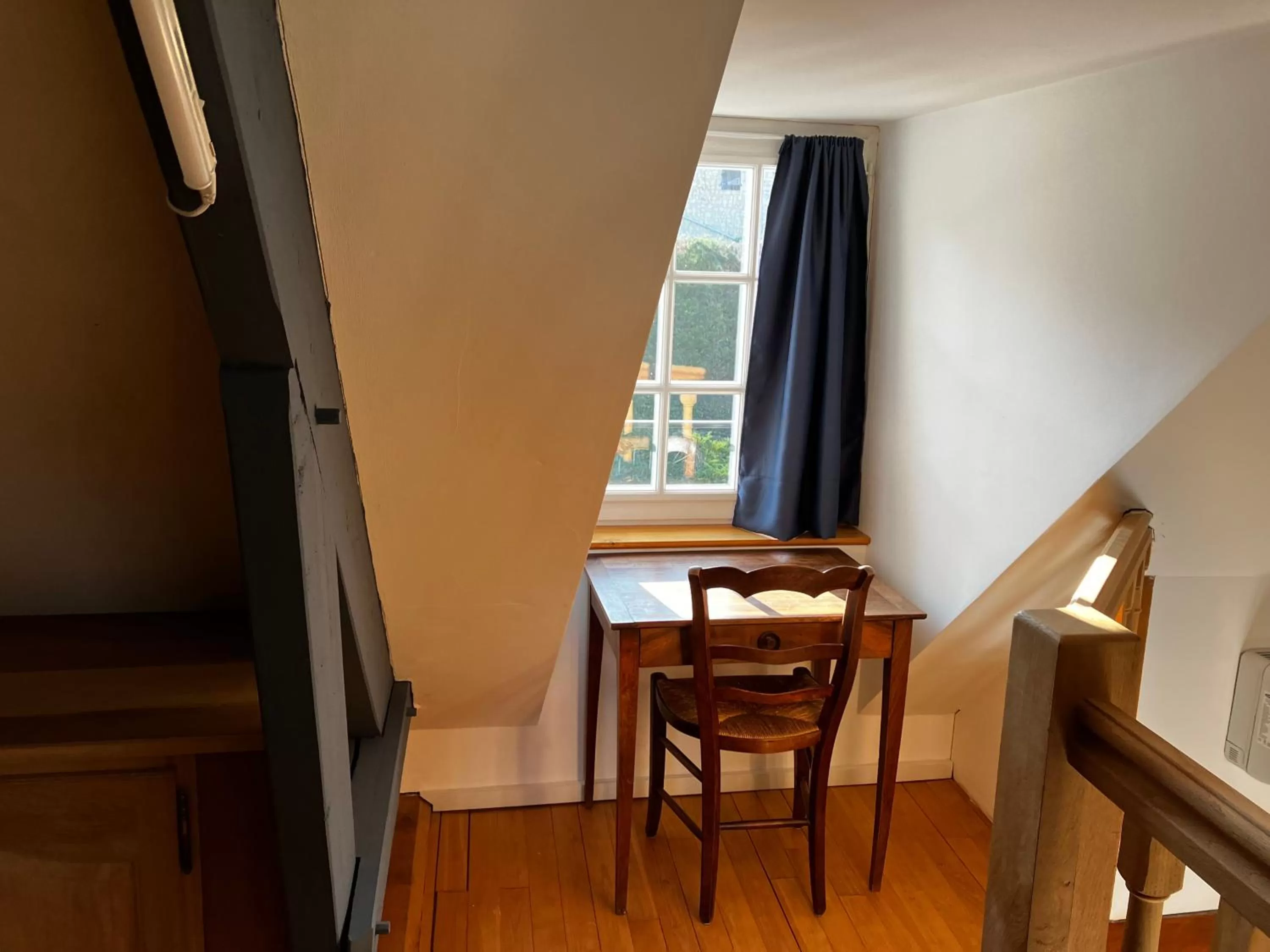 Seating area in La Bonne Note