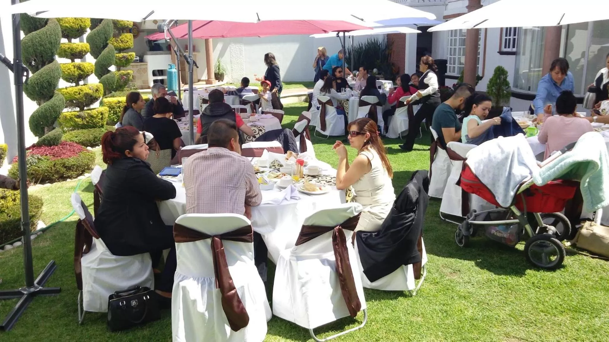 People in La Aurora Hotel Like Home