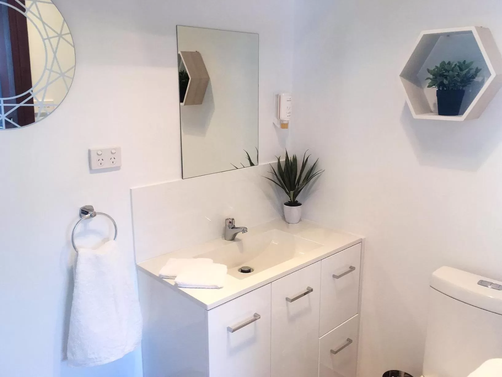 Toilet in Motel Mayfair on Cavell