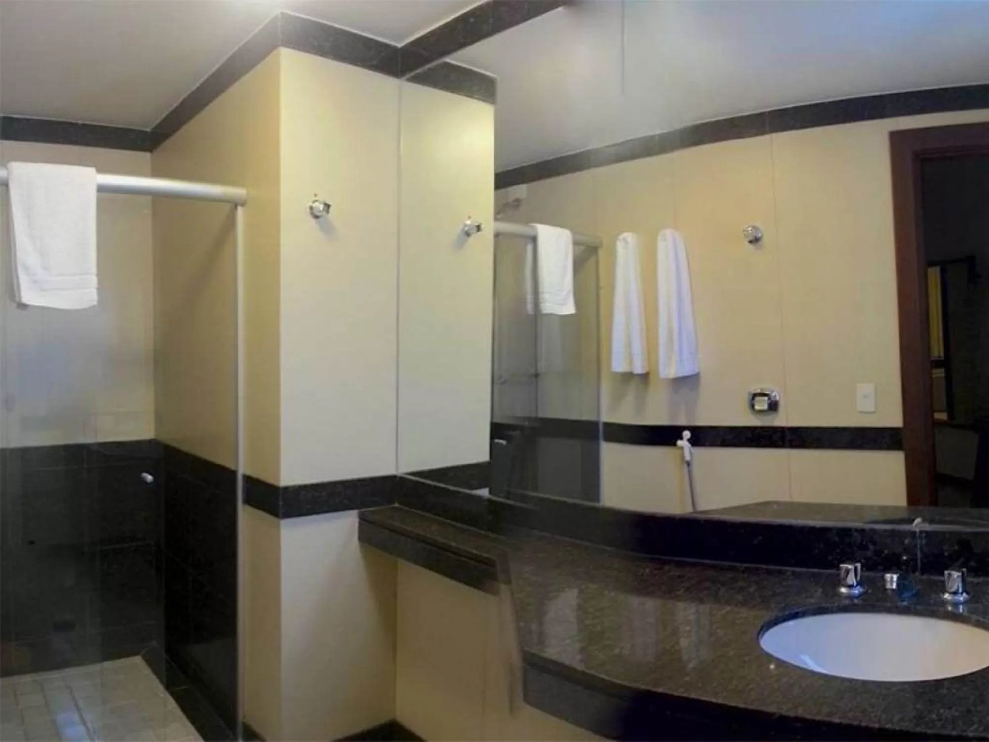 Bathroom in Boulevard Express