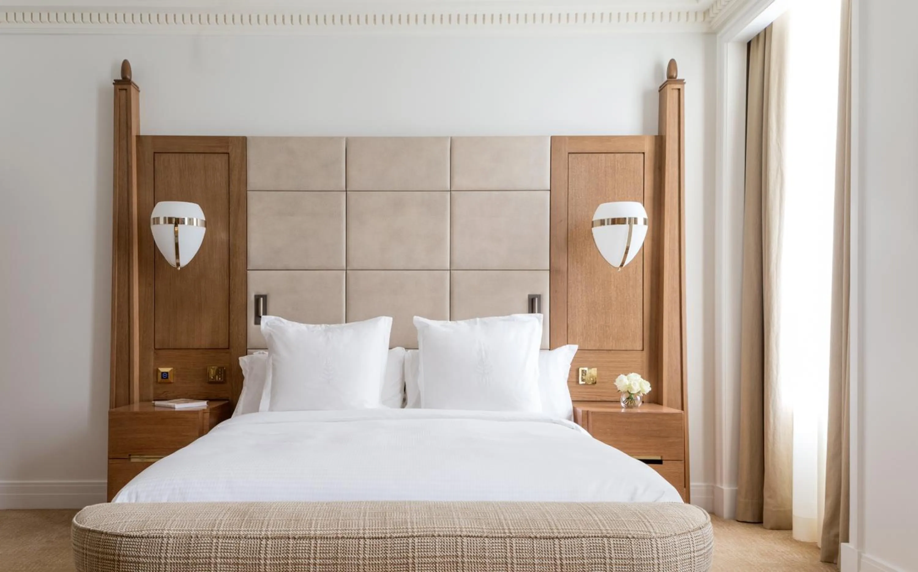 Bedroom, Bed in Four Seasons Hotel London at Tower Bridge