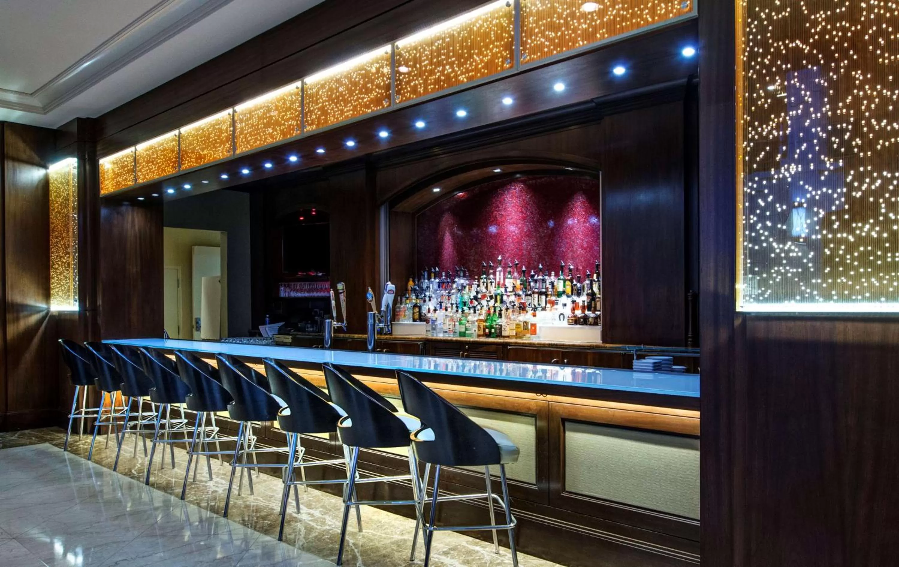 Lounge or bar in Hyatt Regency Reston