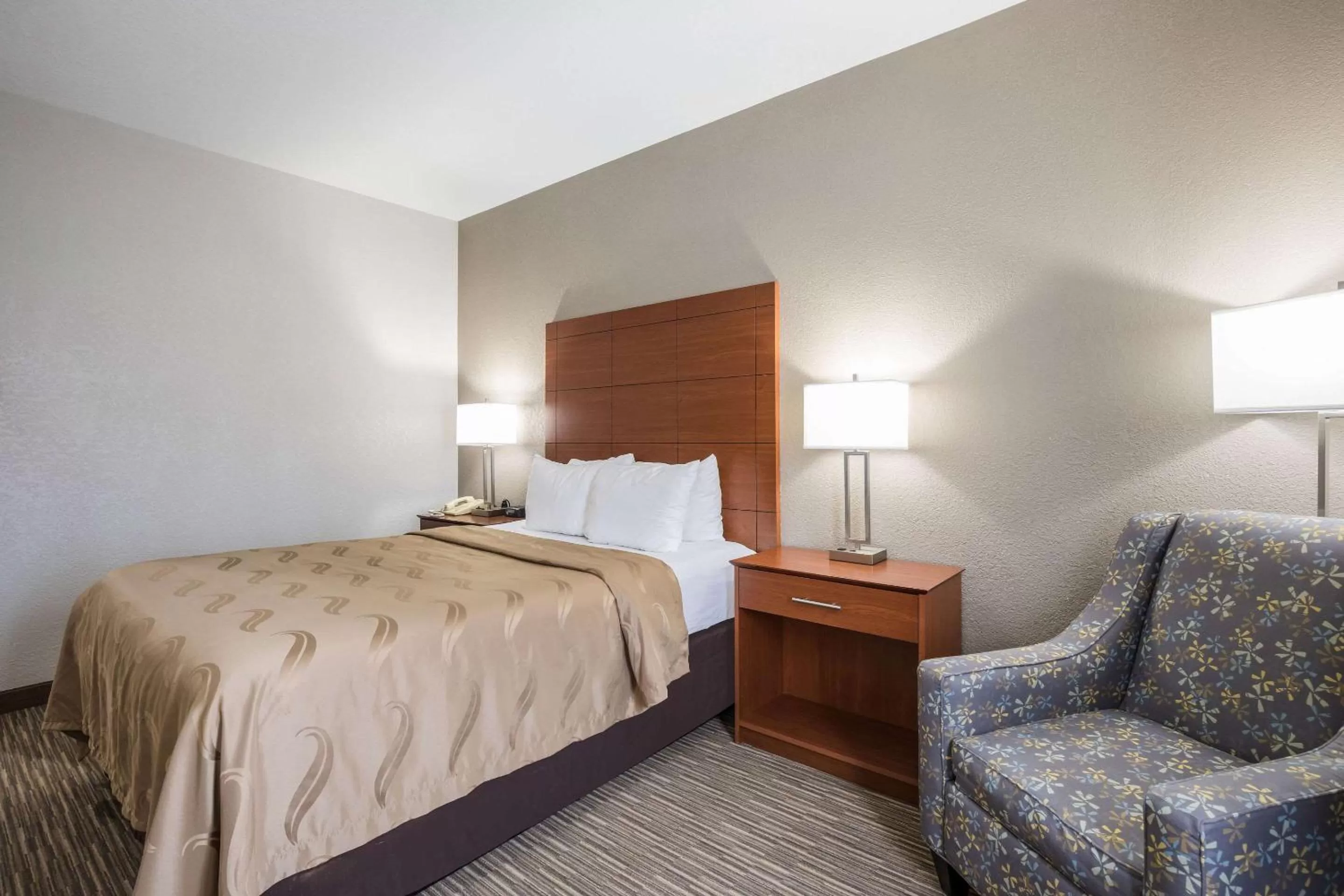 Photo of the whole room, Bed in Quality Inn & Suites Lodi I-90