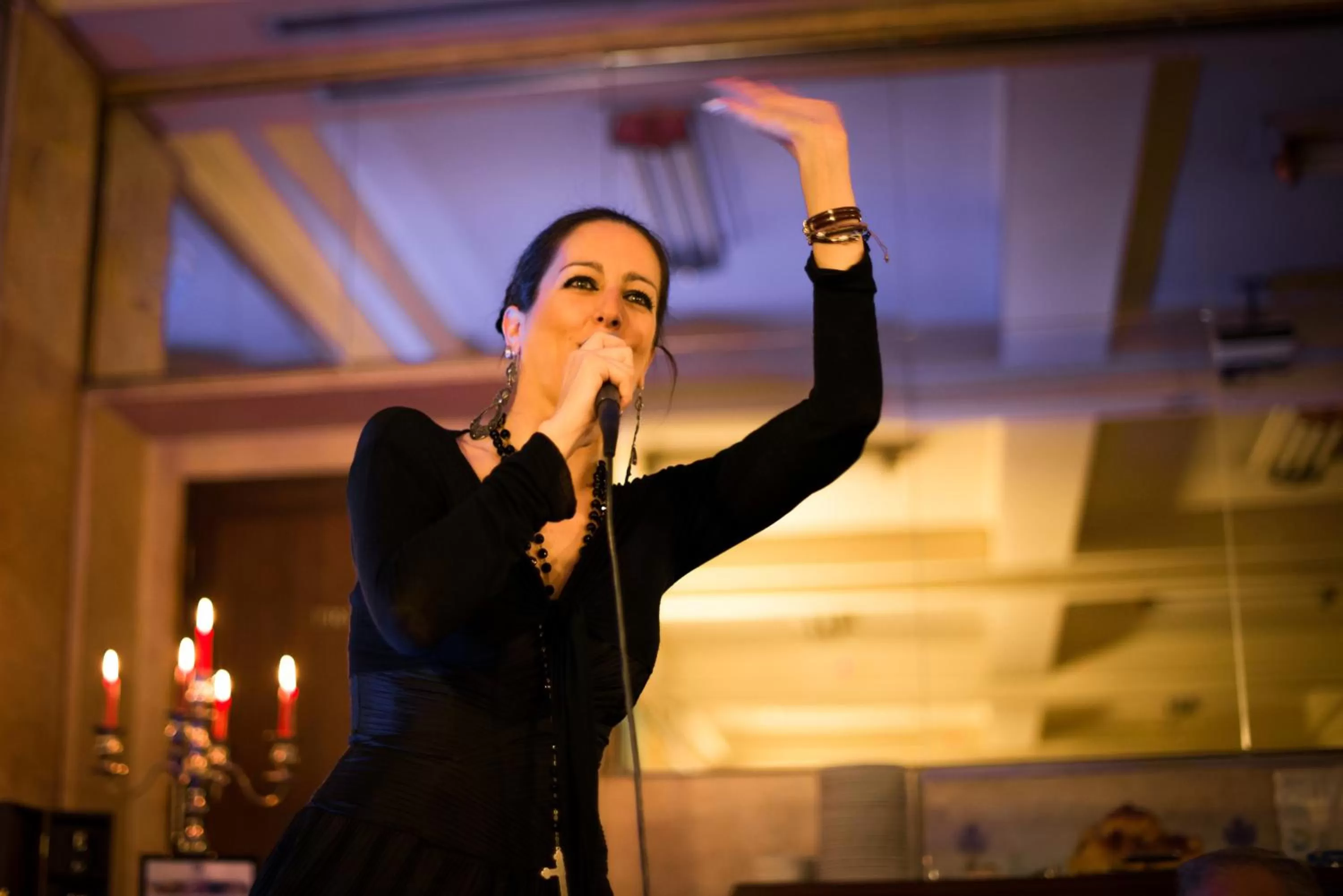 People in Hotel Aliados