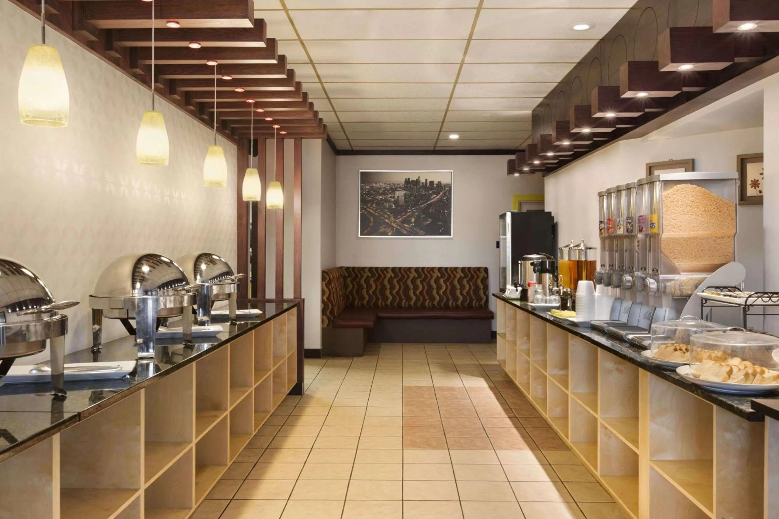 Restaurant/places to eat in Days Inn by Wyndham Vermilion