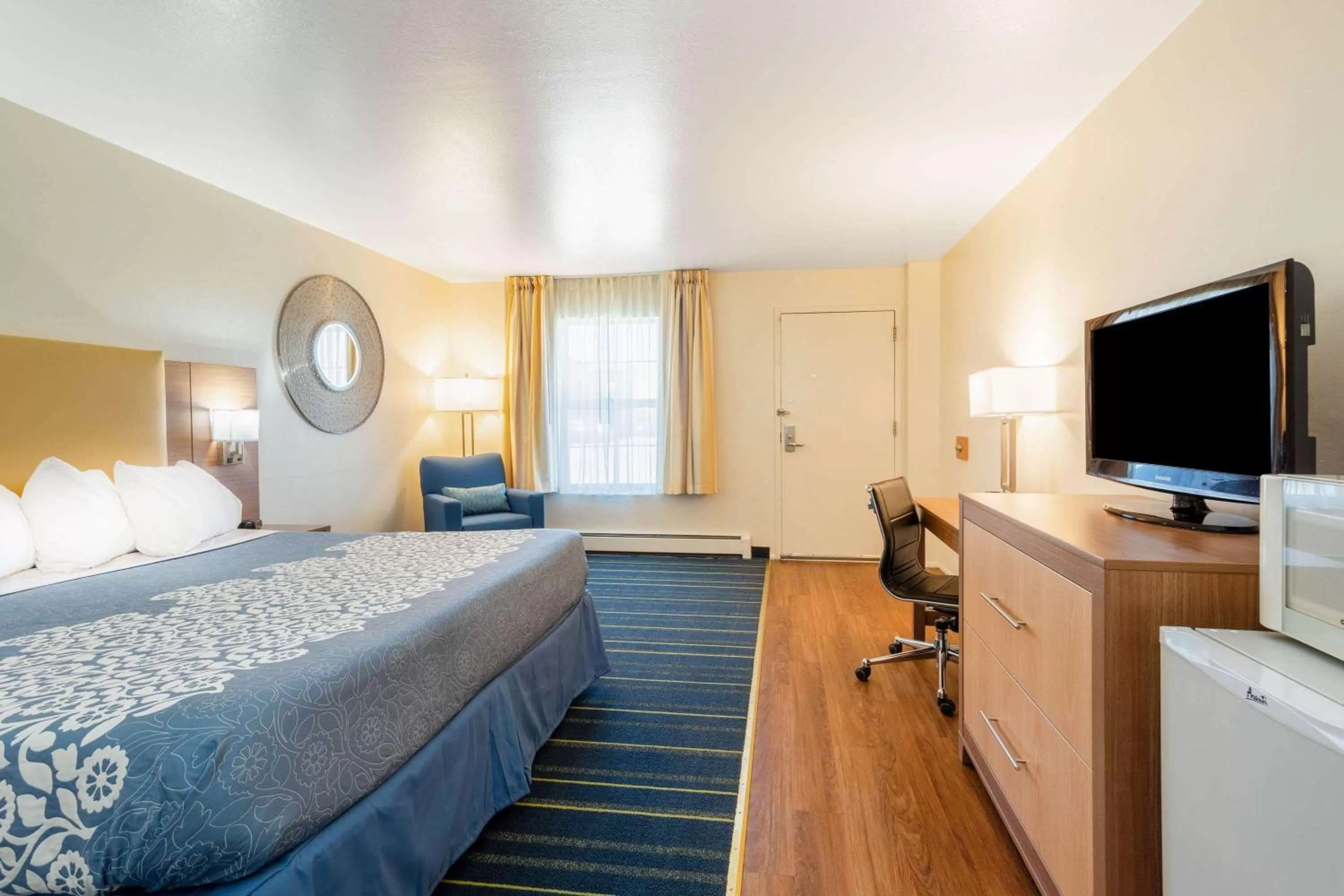 Photo of the whole room, Bed in Days Inn by Wyndham Durango