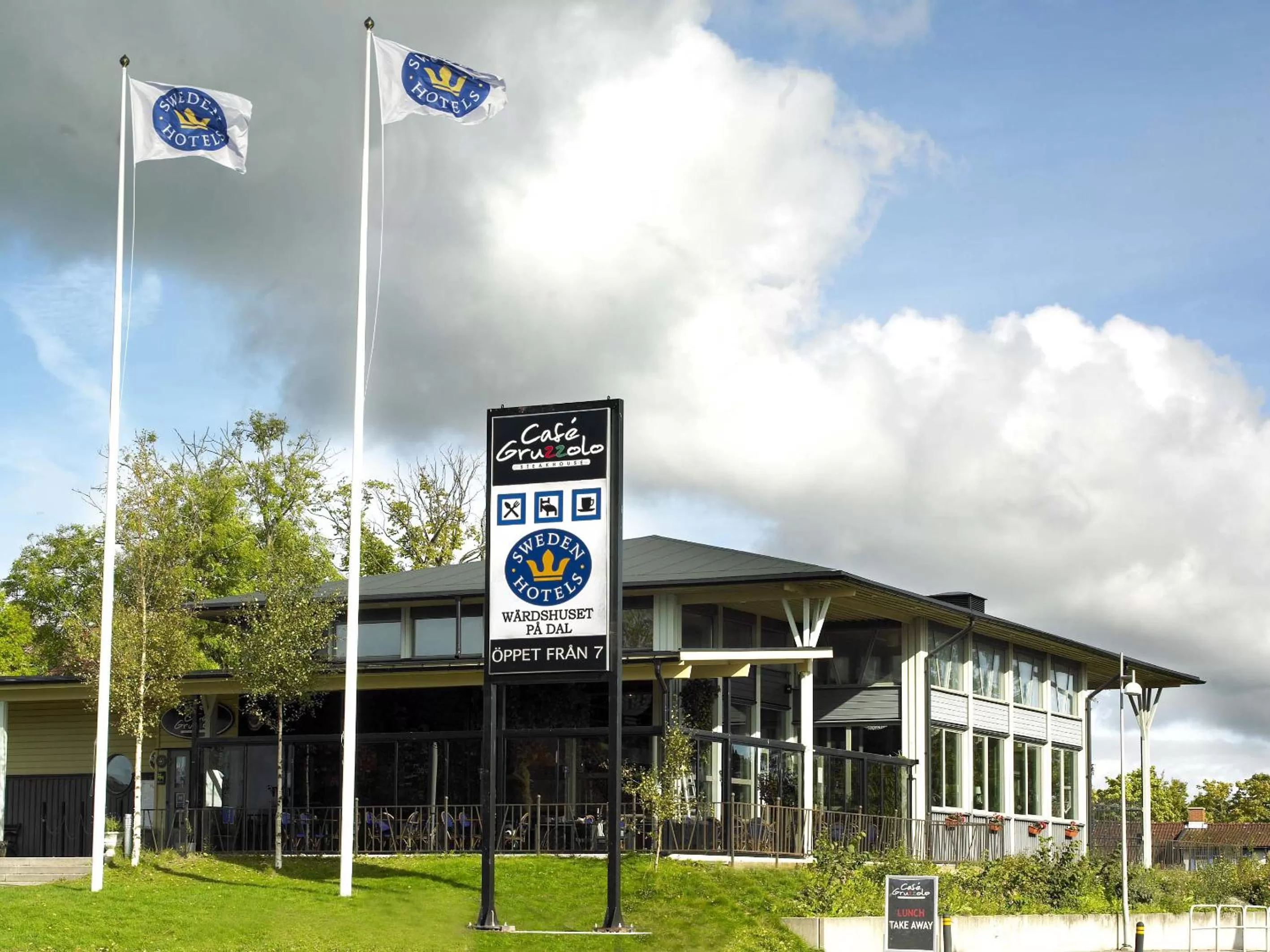 Facade/entrance in Dinners Mellerud