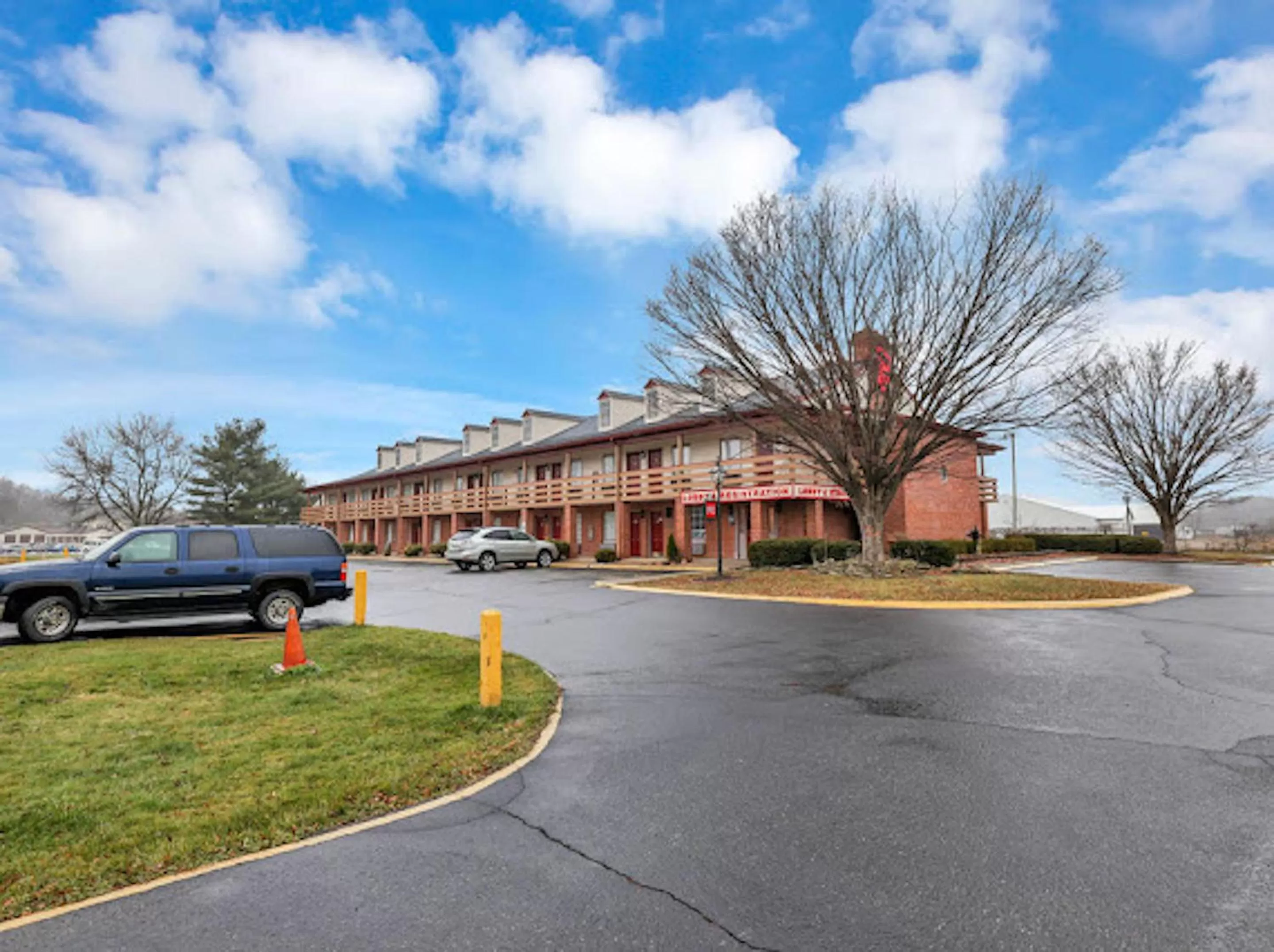 Property building in Red Roof Inn Uhrichsville