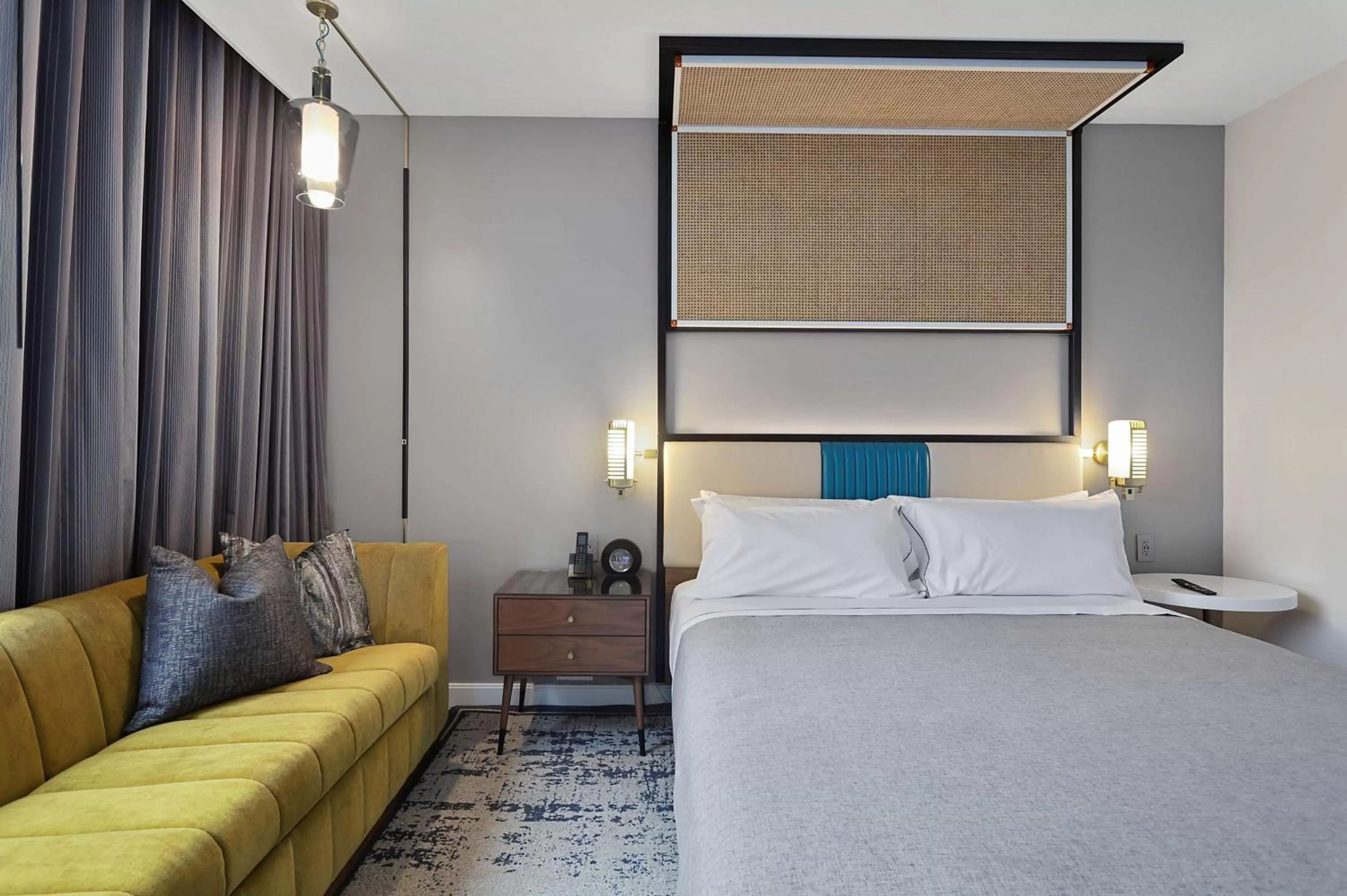 Bed in Canopy By Hilton Memphis Downtown