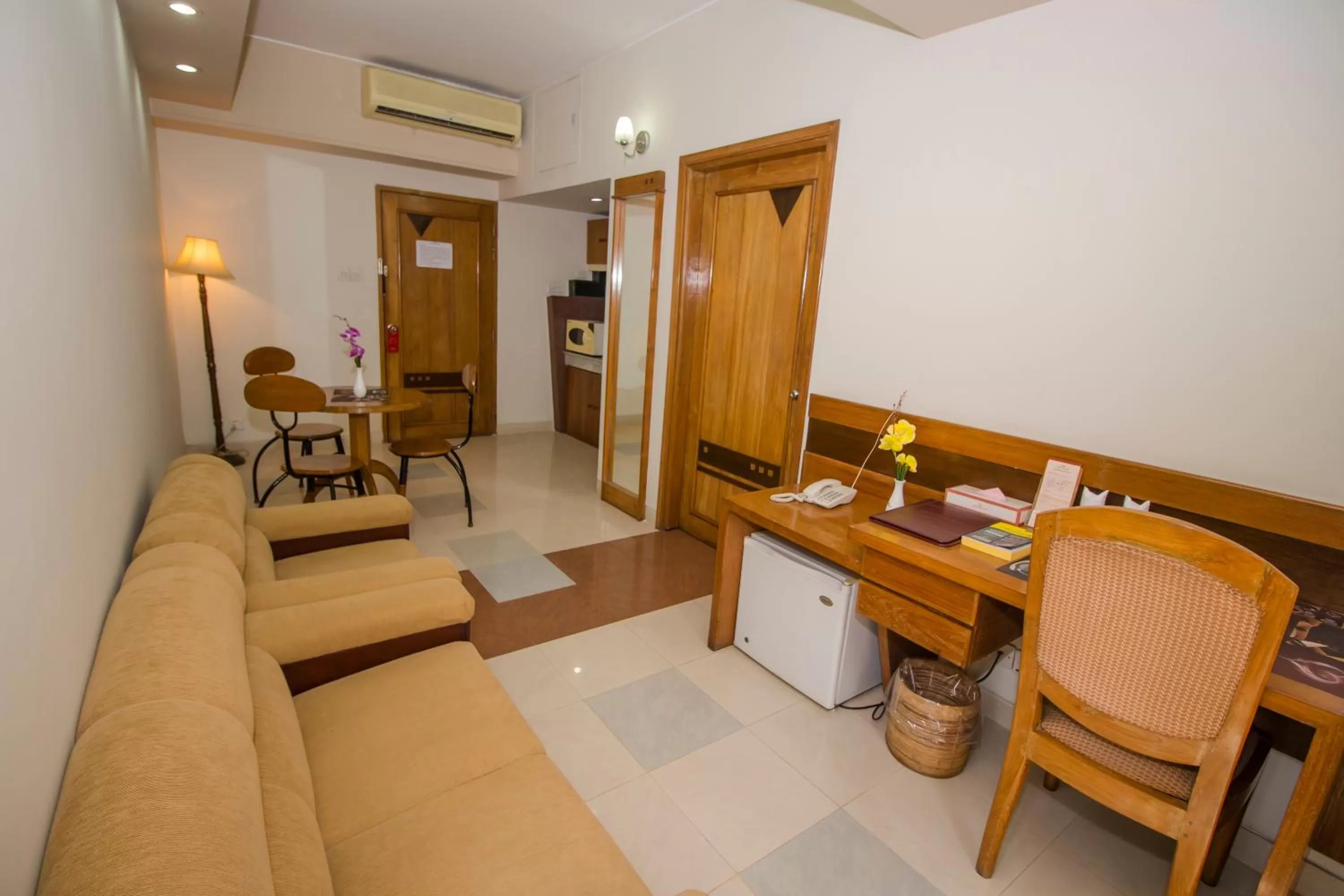 Seating area in Hotel Victory - Best in City Center