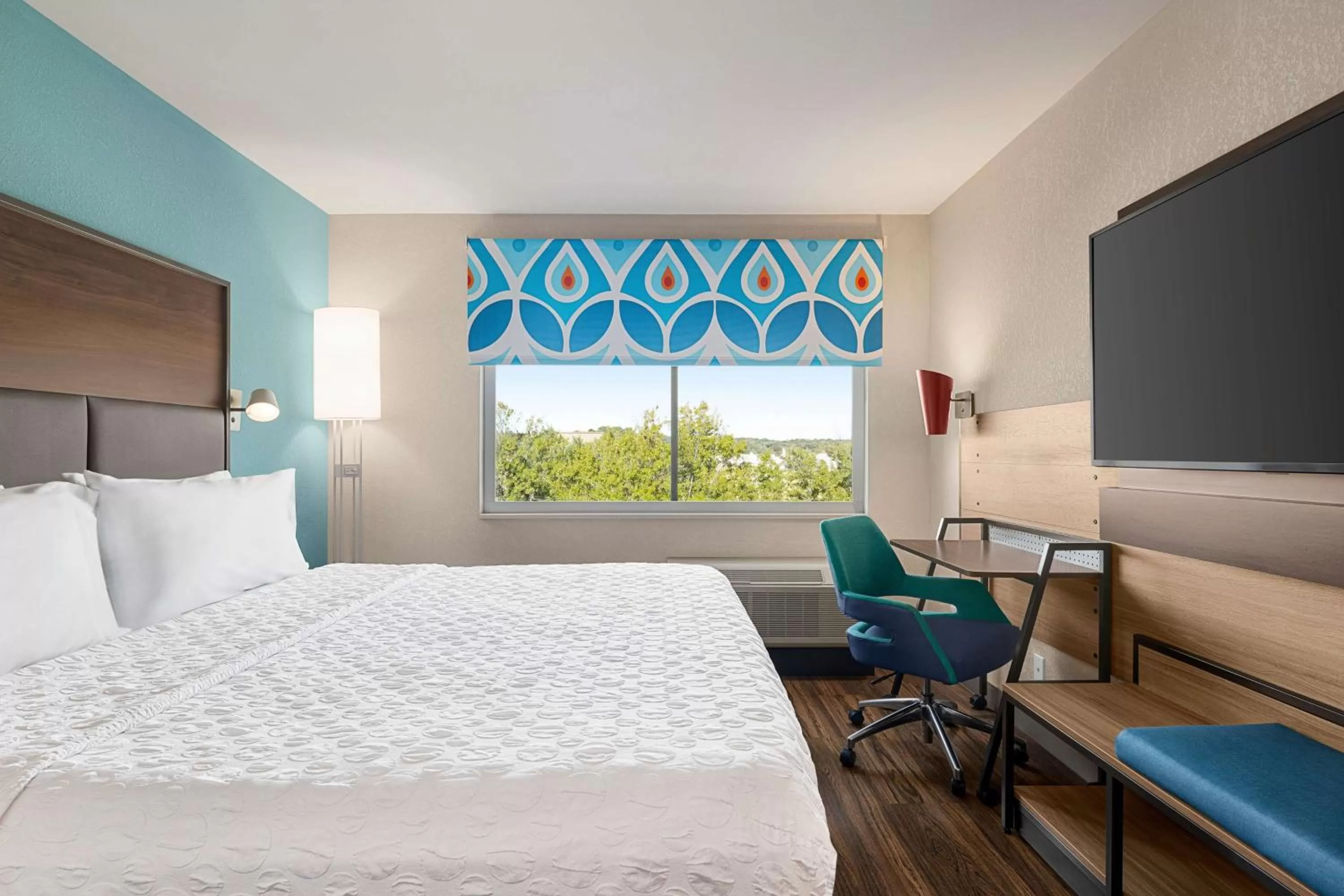 Bedroom, Bed in Tru Lawrenceville Atlanta I85 Sugarloaf