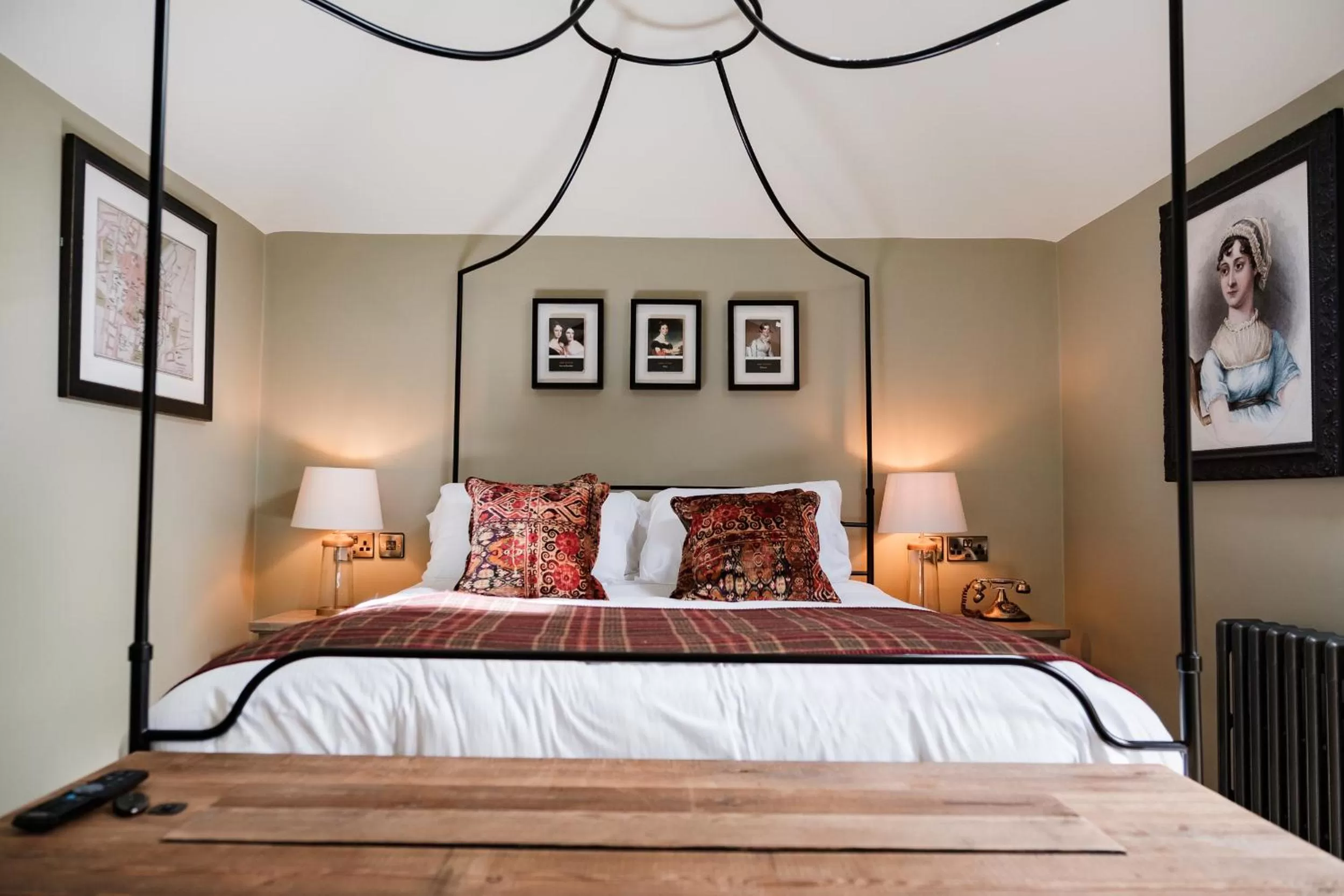 Bedroom, Bed in Wykeham Arms