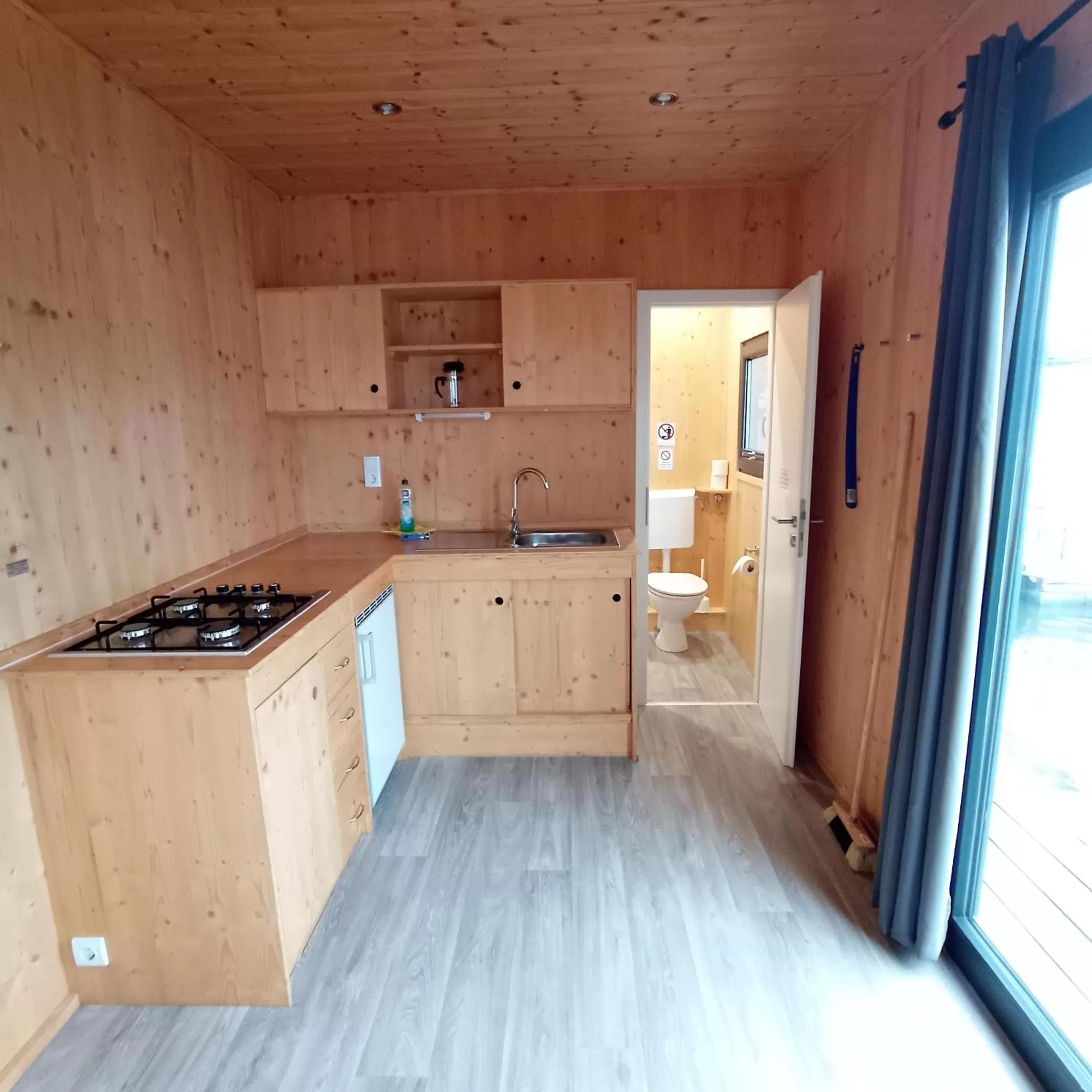 Kitchen or kitchenette in Gästehaus Schloss Plaue