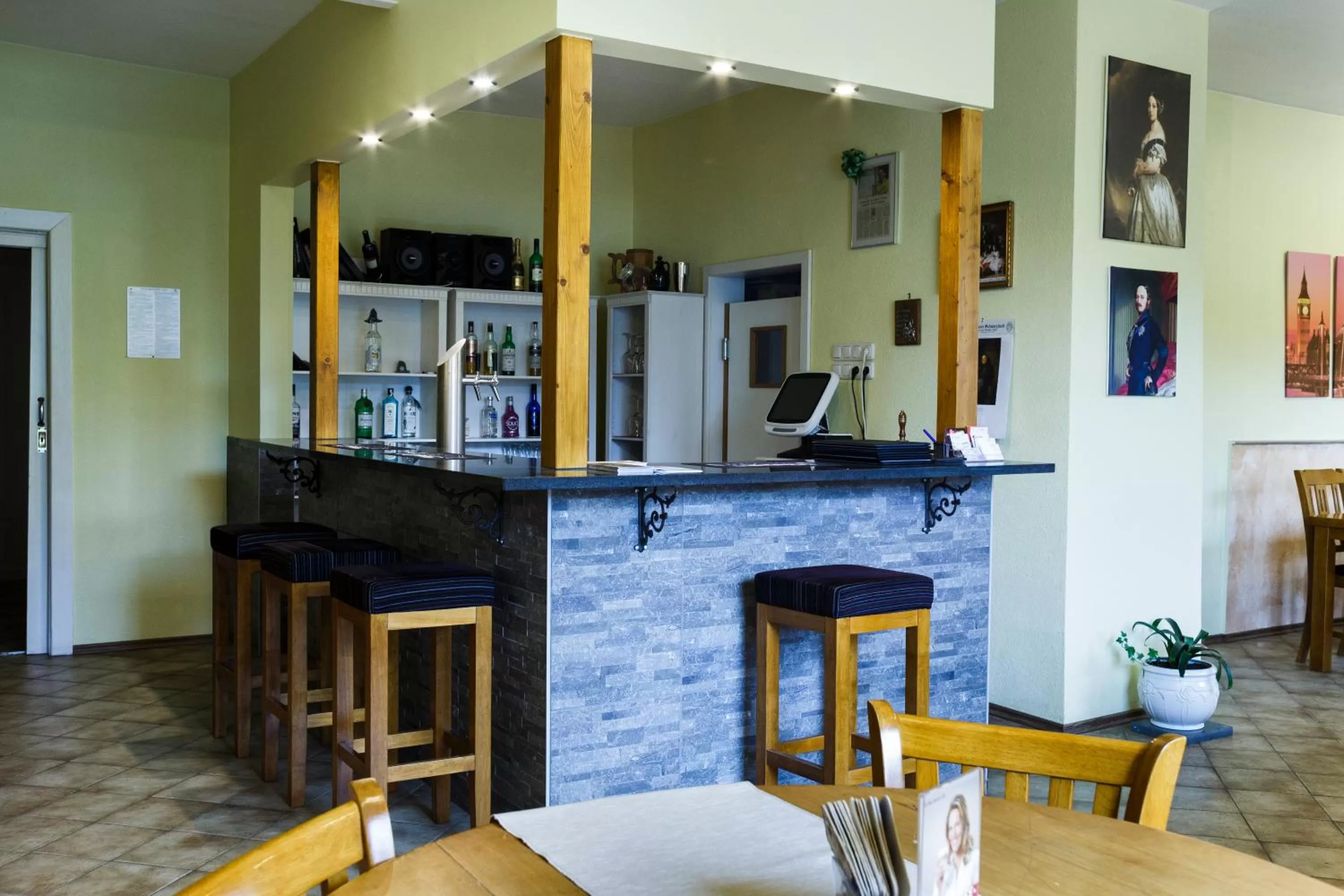 Restaurant/places to eat in Landgasthaus Queen Victoria