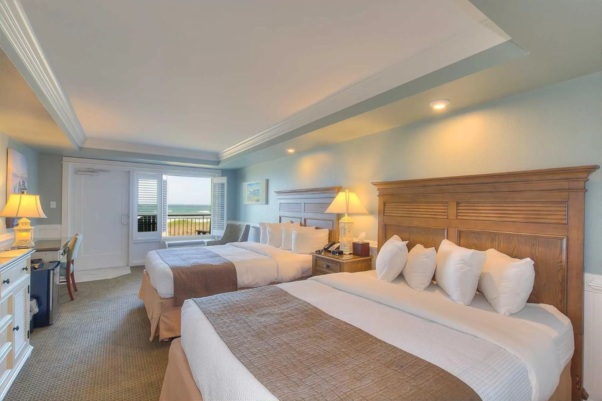 Bedroom, Bed in Shutters on the Banks