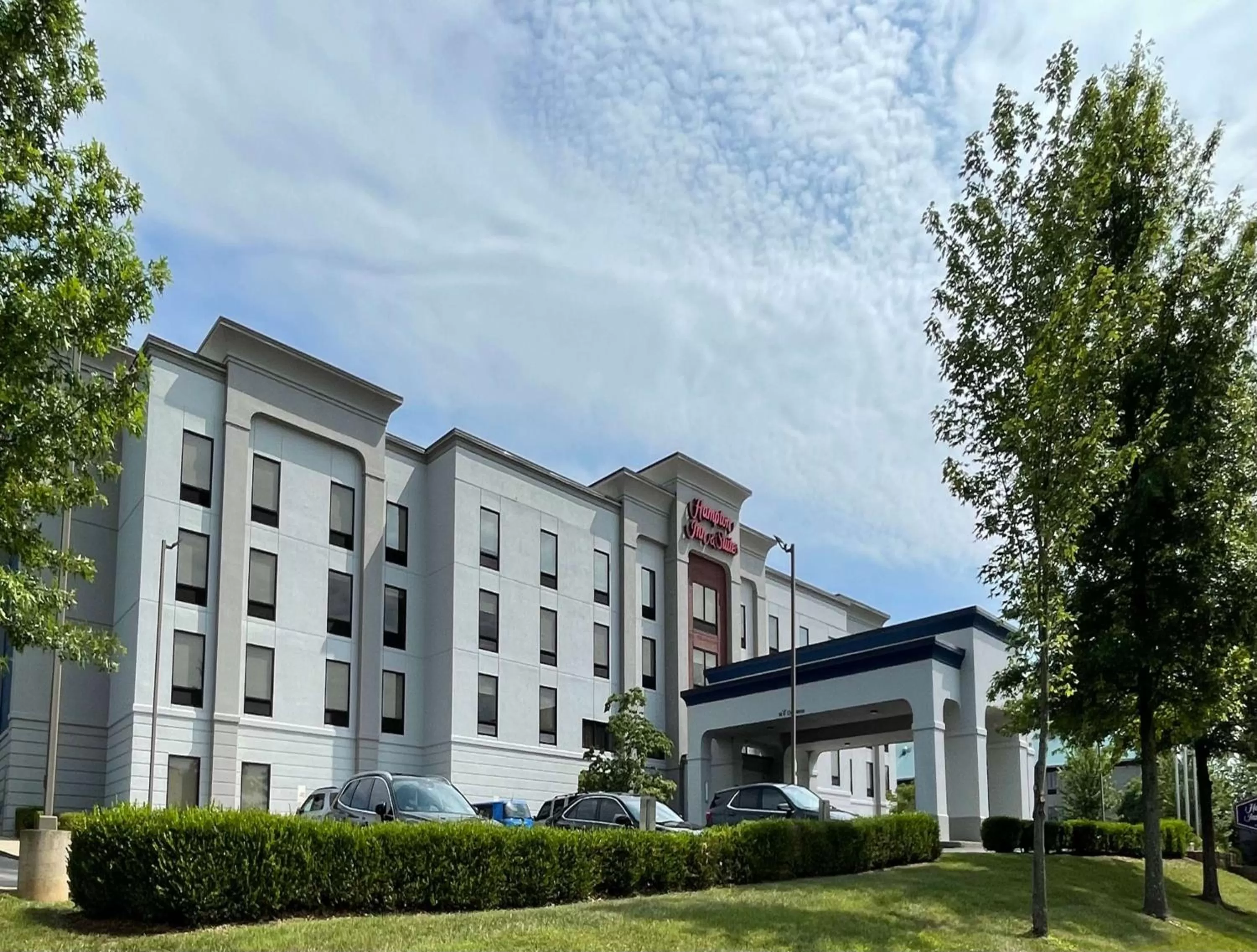 Property building in Hampton Inn & Suites Louisville East