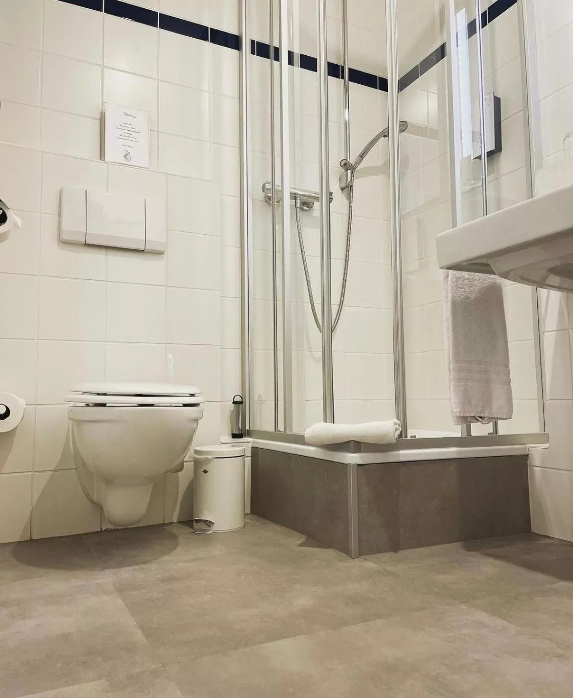 Bathroom in Tulip Inn Frankfurt Airport