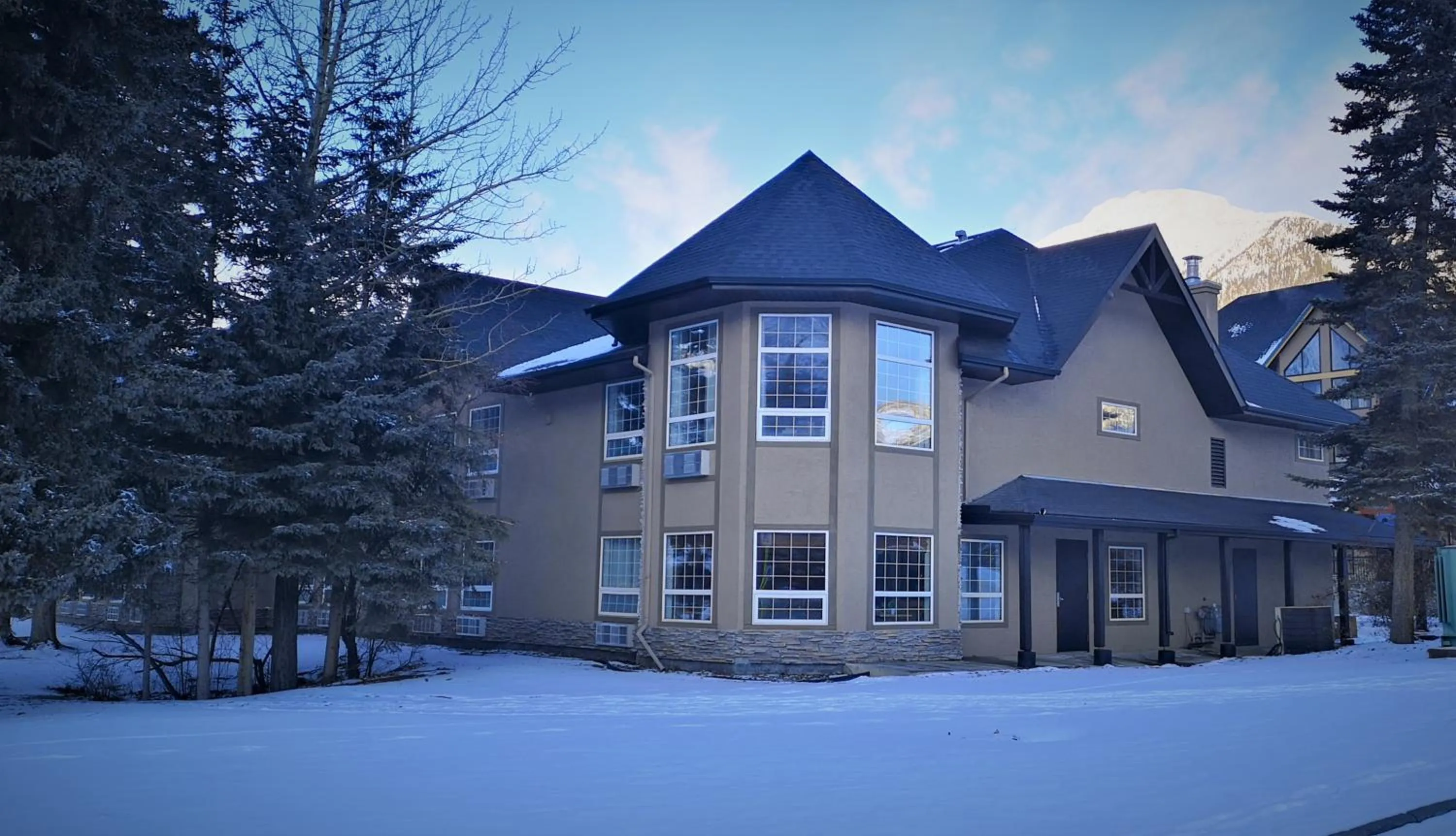 Property building in Mountain View Inn