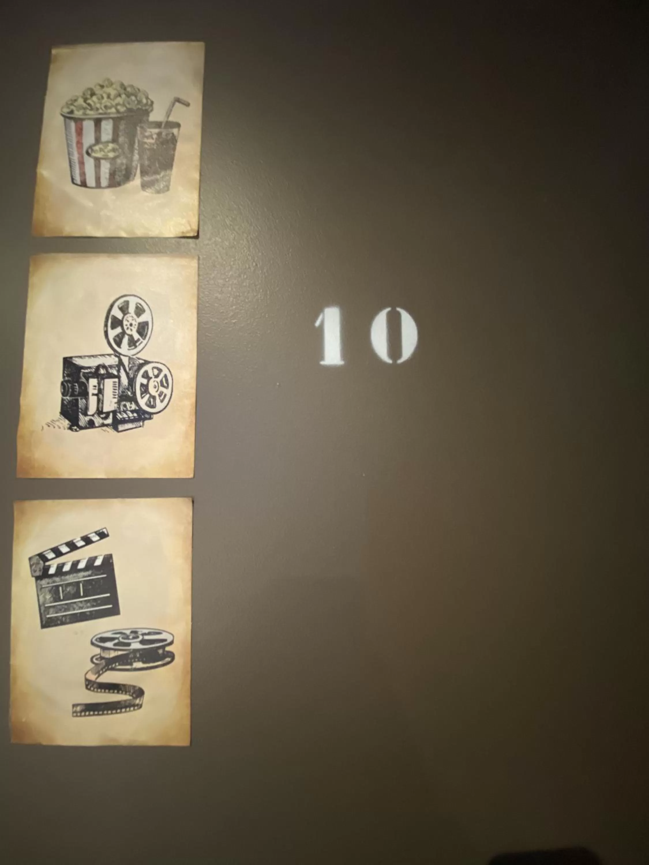 Text overlay in Lh Rooms Location